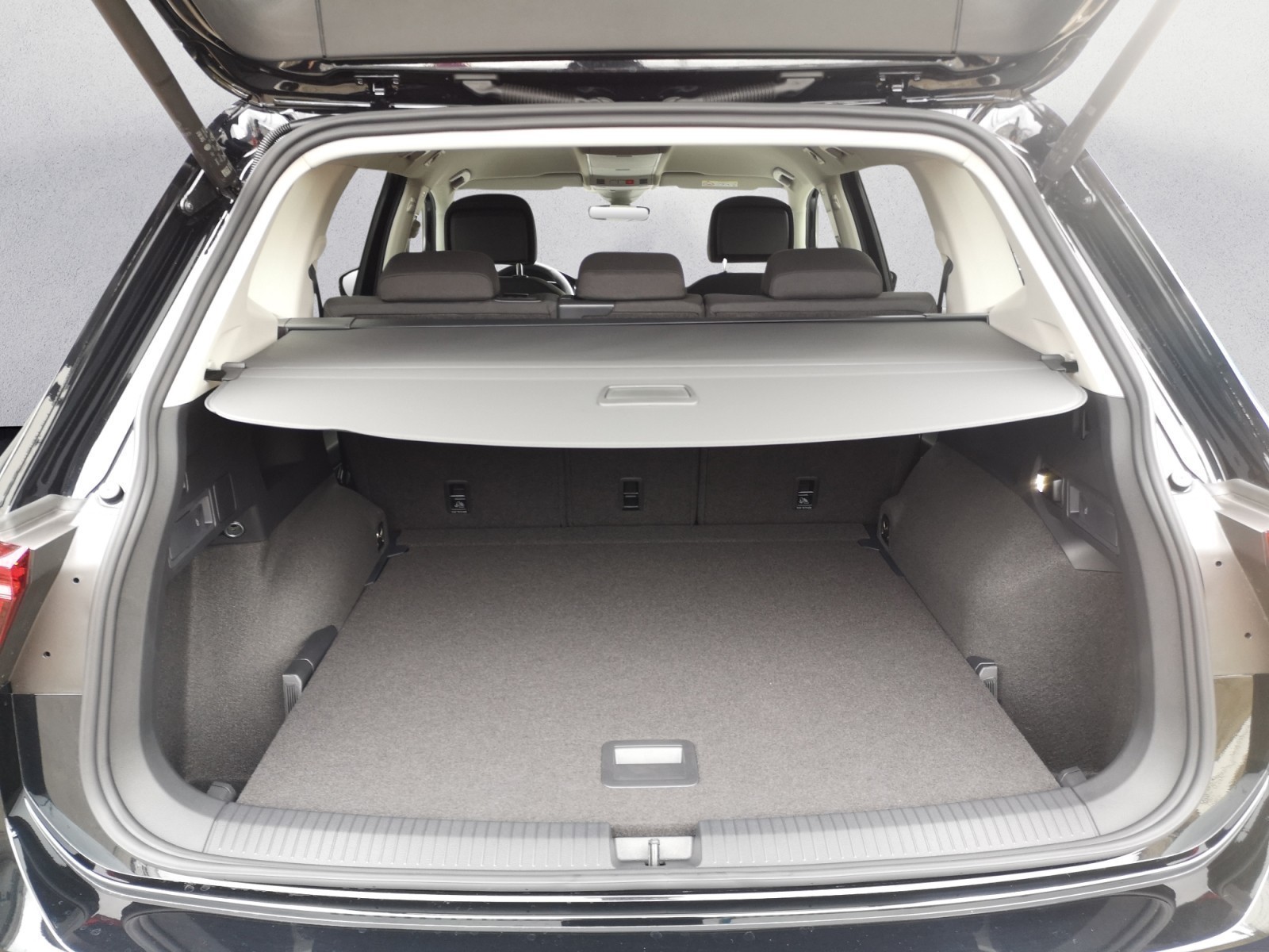 Volkswagen - Tiguan Allspace Elegance 2,0 l TSI OPF 4MOTION  7-Gang-Doppelkupplungsgetriebe DSG ,