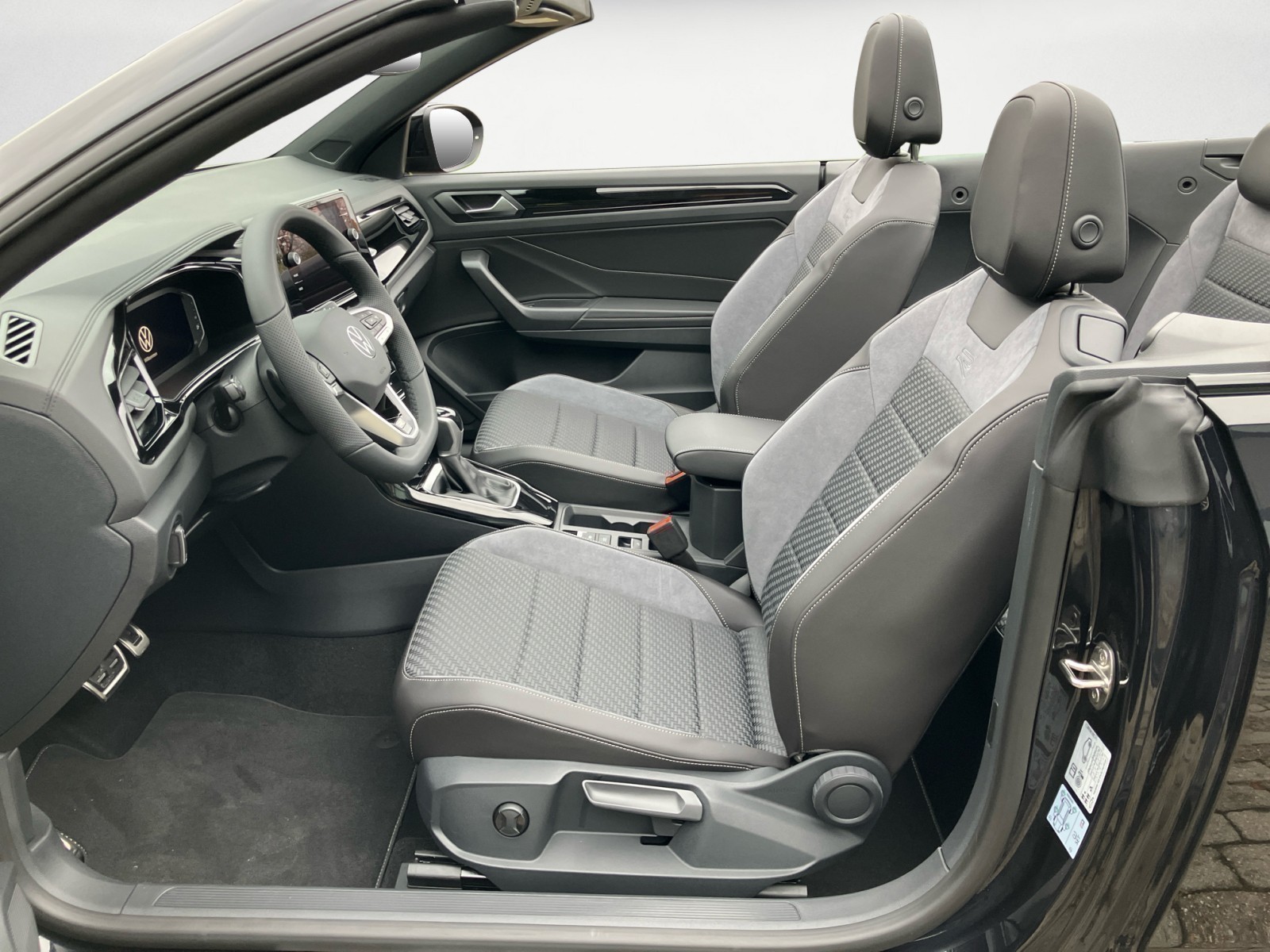 Volkswagen - T-Roc Cabriolet R-Line 1.5 l TSI OPF  7-Gang-Doppelkupplungsgetri ebe DSG