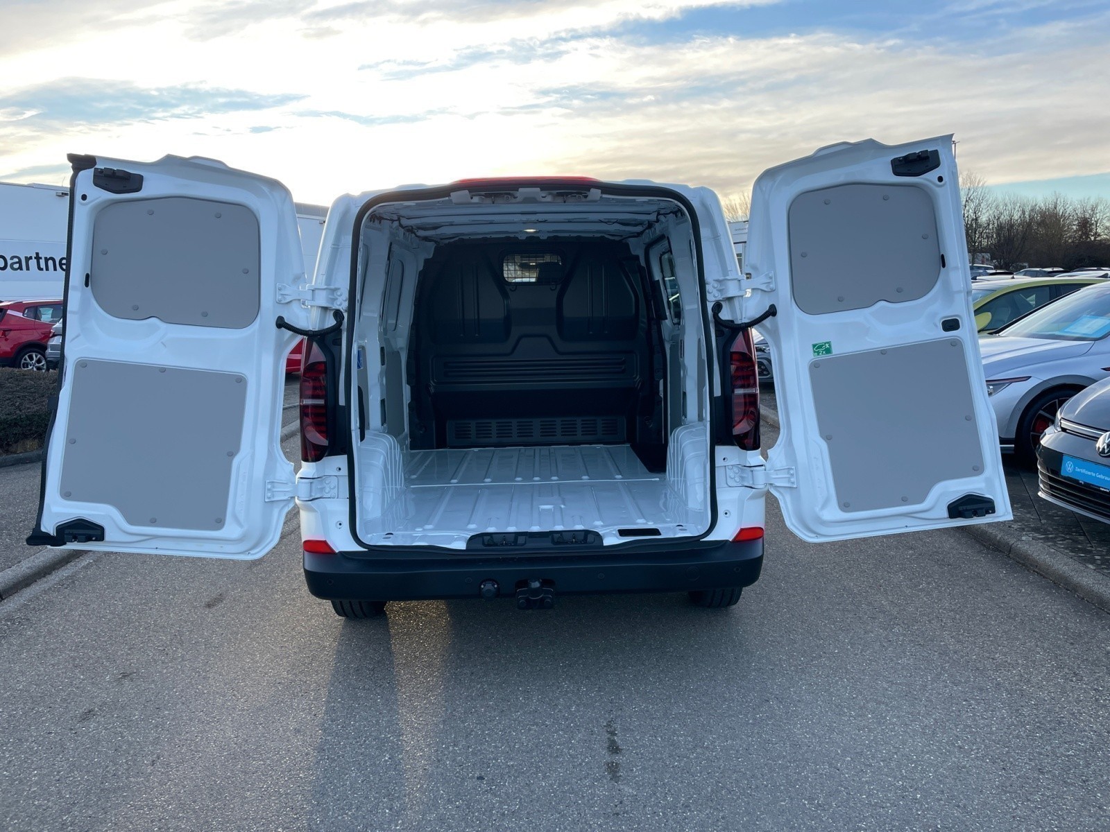 Volkswagen - Transporter Kasten 2,0 l TDI 8-Ga ng Automatik Radst. 3100 mm