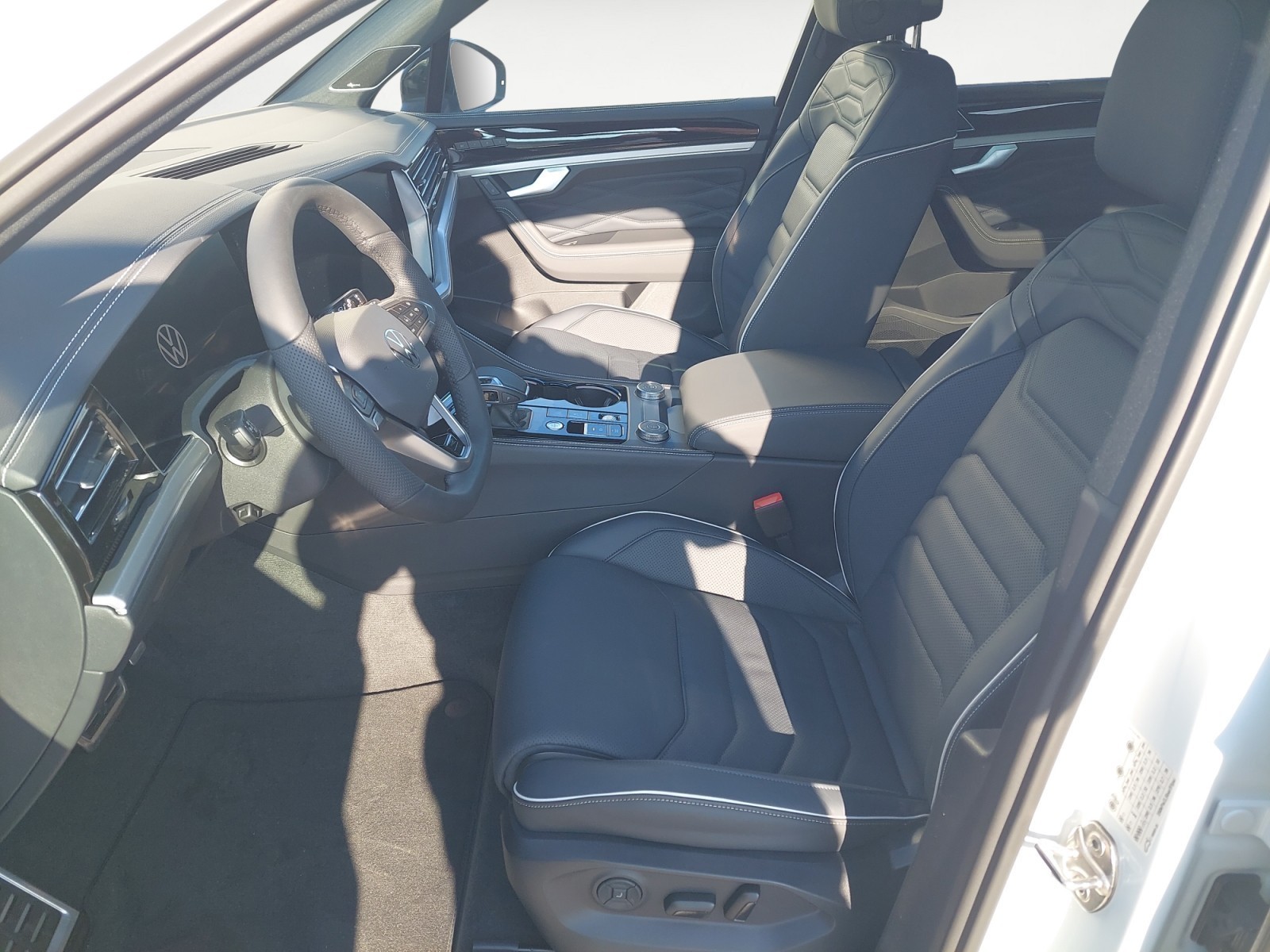 Volkswagen - Touareg R-Line 3,0 l V6 TDI SCR 4MOTION  8-Gang-Automatik (Tiptro nic)