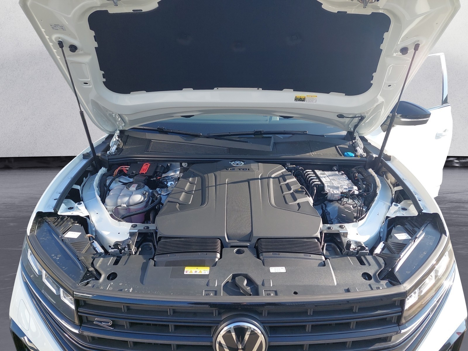 Volkswagen - Touareg R-Line 3,0 l V6 TDI SCR 4MOTION  8-Gang-Automatik (Tiptro nic)