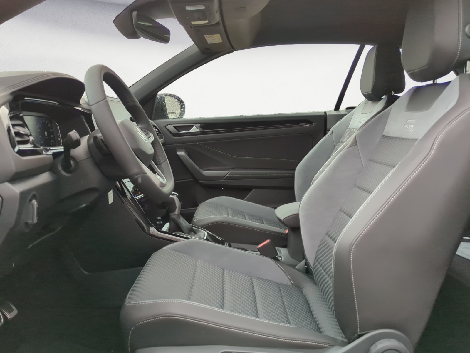 Volkswagen - T-Roc Cabriolet R-Line 1.5 l TSI OPF  7-Gang-Doppelkupplungsgetri ebe DSG