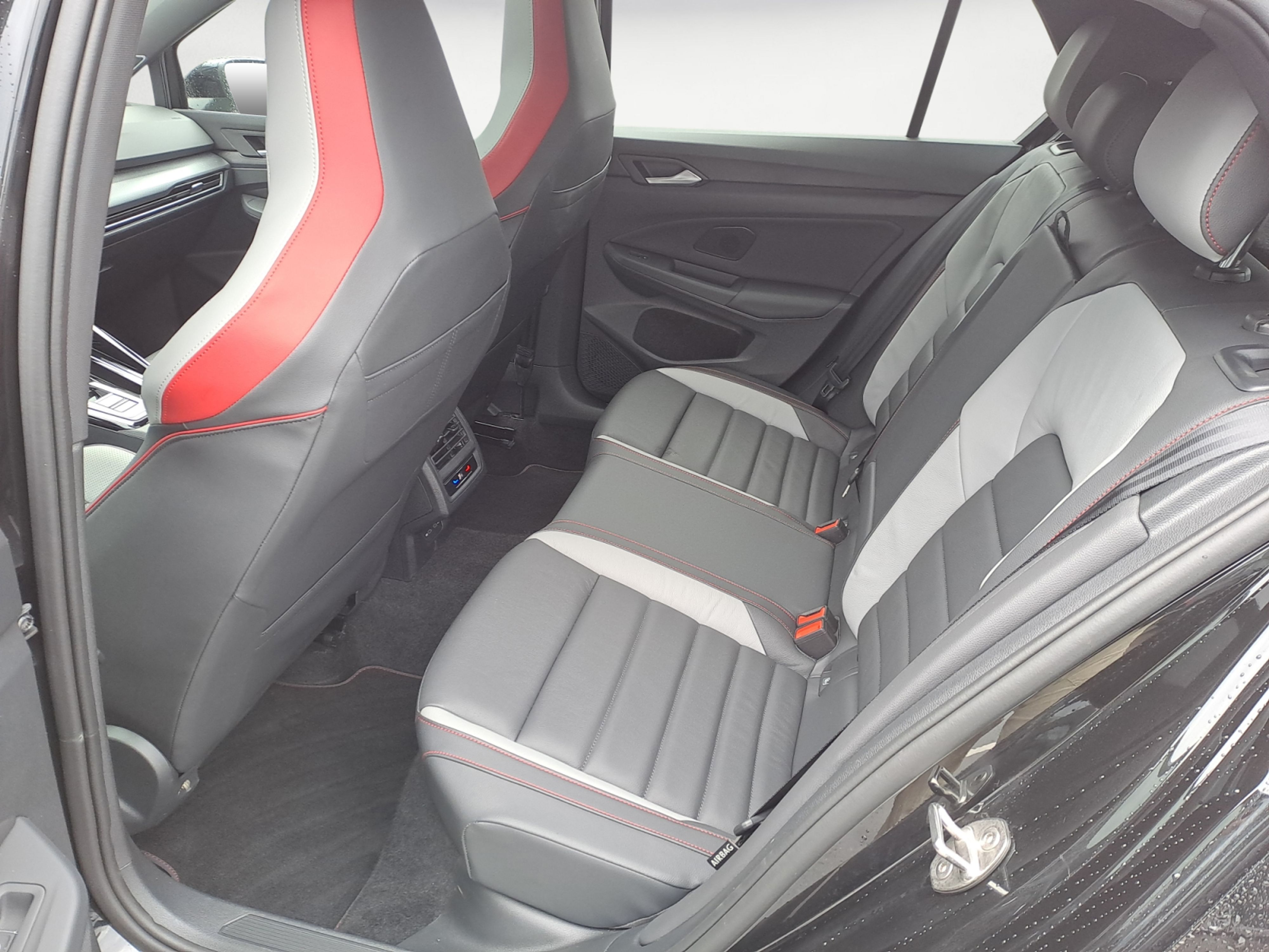 Volkswagen - Golf GTI