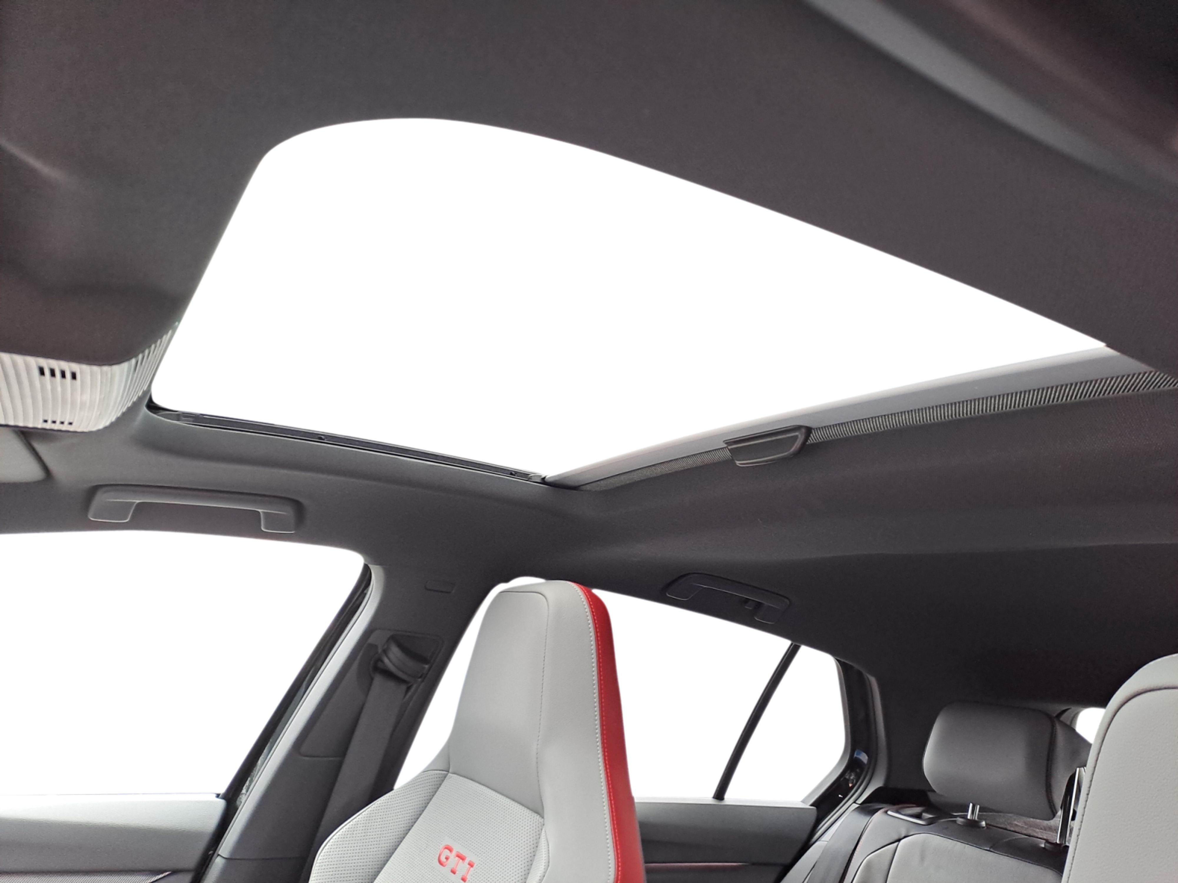 Volkswagen - Golf GTI