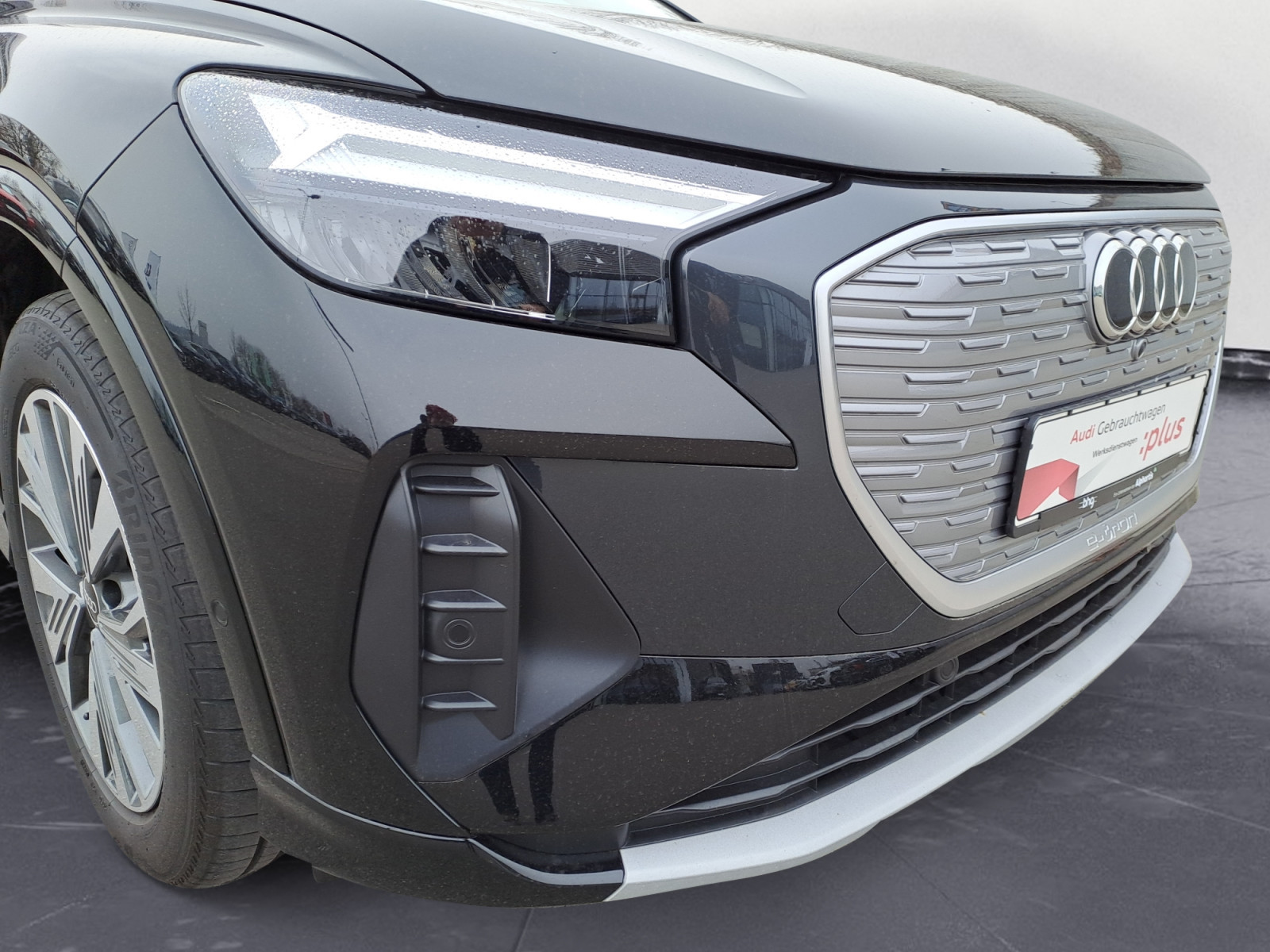 Audi - Q4