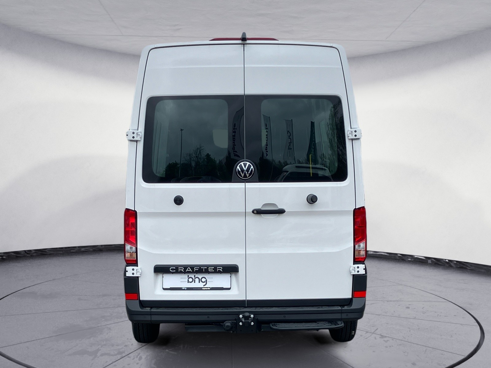 Volkswagen - Crafter 35 Kasten 2,0 l  Frontantr ieb 8-Gang Automatik Radst. 3640 mm