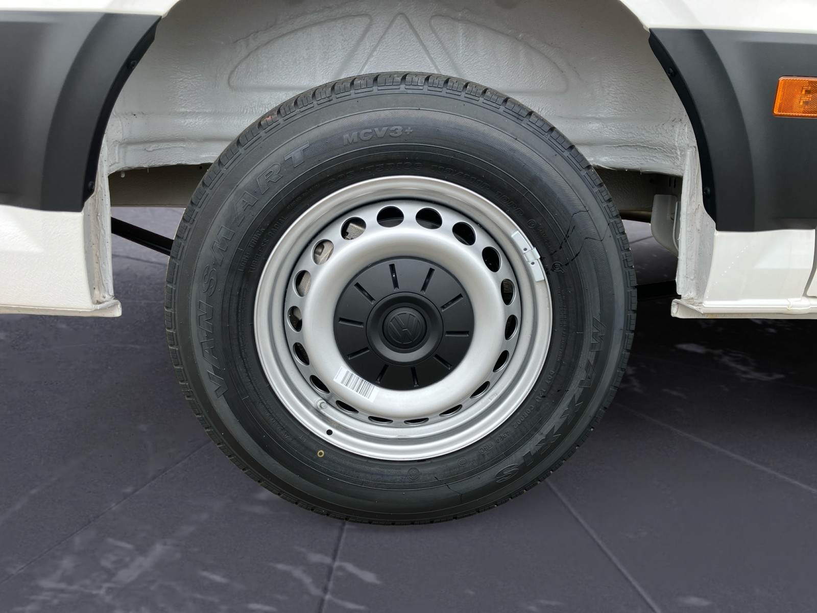 Volkswagen - Crafter 35 Kasten 2,0 l  Frontantr ieb 8-Gang Automatik Radst. 3640 mm