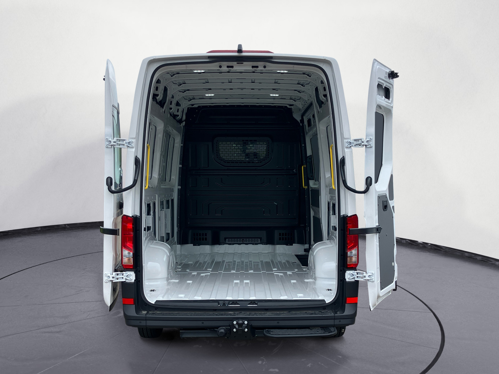 Volkswagen - Crafter 35 Kasten 2,0 l  Frontantr ieb 8-Gang Automatik Radst. 3640 mm