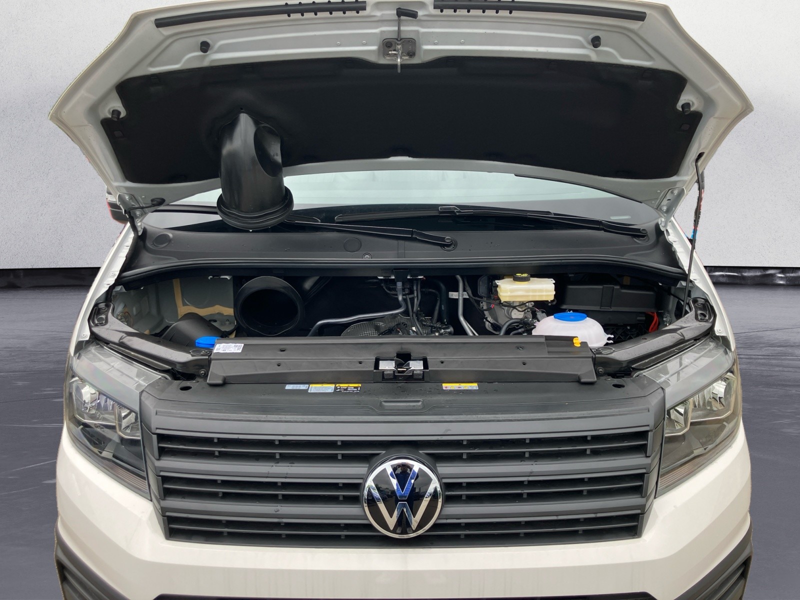 Volkswagen - Crafter 35 Kasten 2,0 l  Frontantr ieb 8-Gang Automatik Radst. 3640 mm
