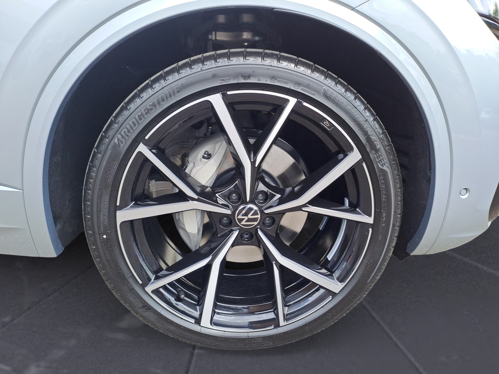 Volkswagen - Touareg R-Line 3,0 l V6 TDI SCR 4MOTION 8-Gang-Automatik (Tiptro nic)