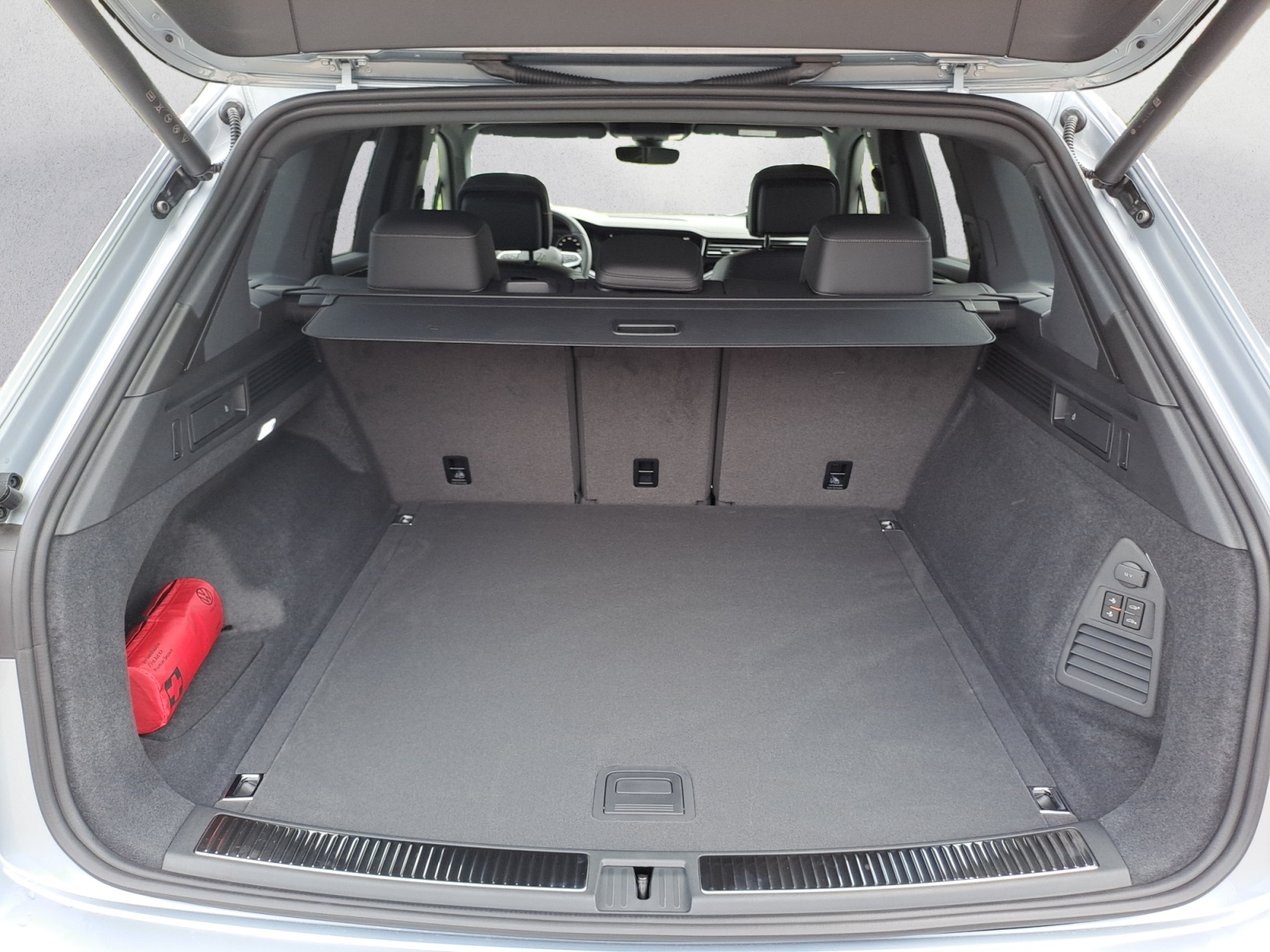 Volkswagen - Touareg R-Line 3,0 l V6 TDI SCR 4MOTION 8-Gang-Automatik (Tiptro nic)