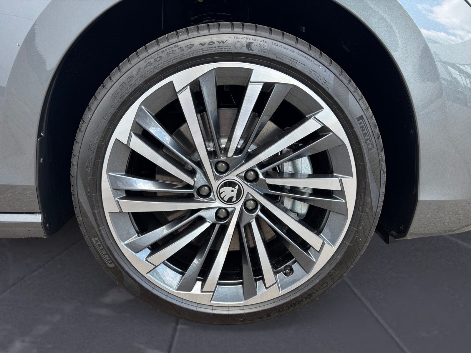 Skoda - Superb Combi L&K 2,0 TDI  7-Gang-DSG 4x4