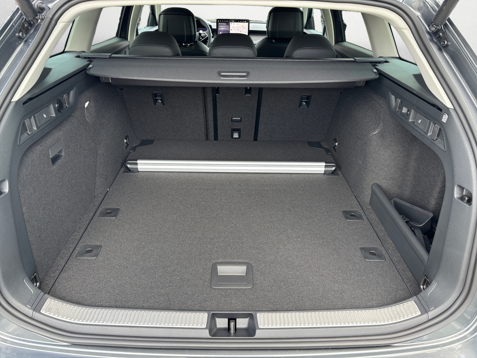 Skoda - Superb Combi L&K 2,0 TDI  7-Gang-DSG 4x4