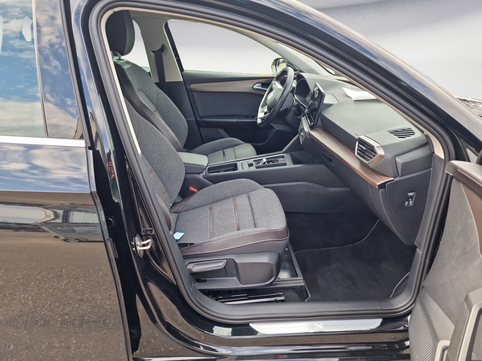Seat - Leon Sportstourer 1.5 eTSI ACT OPF DSG Xcellence