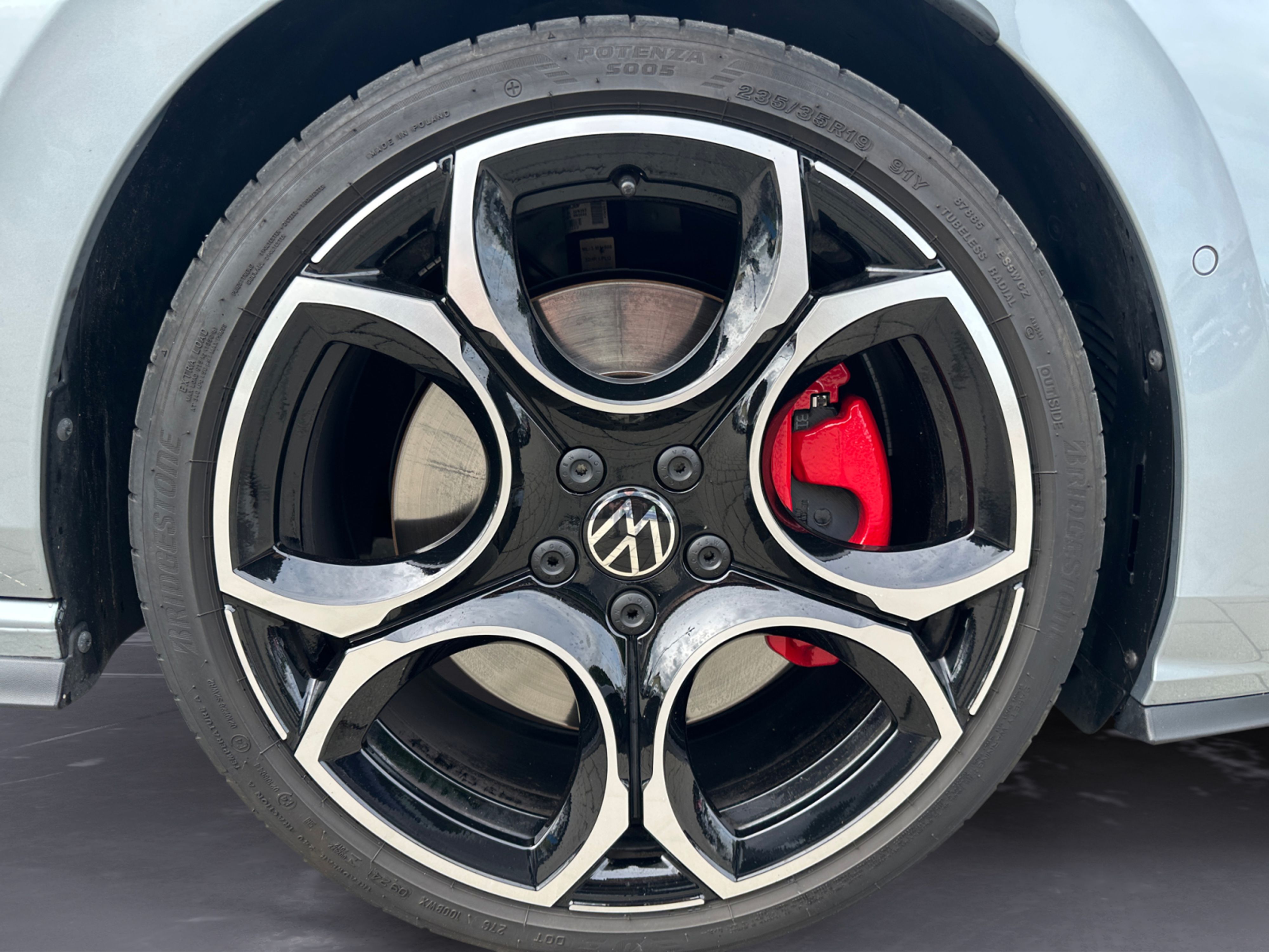 Volkswagen - Golf GTI