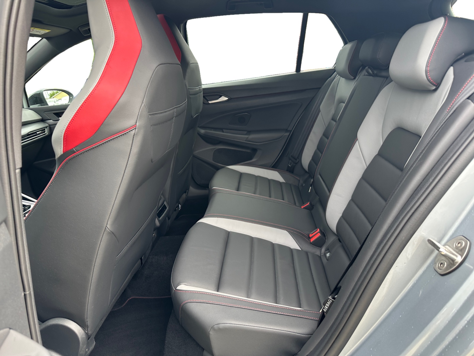 Volkswagen - Golf GTI