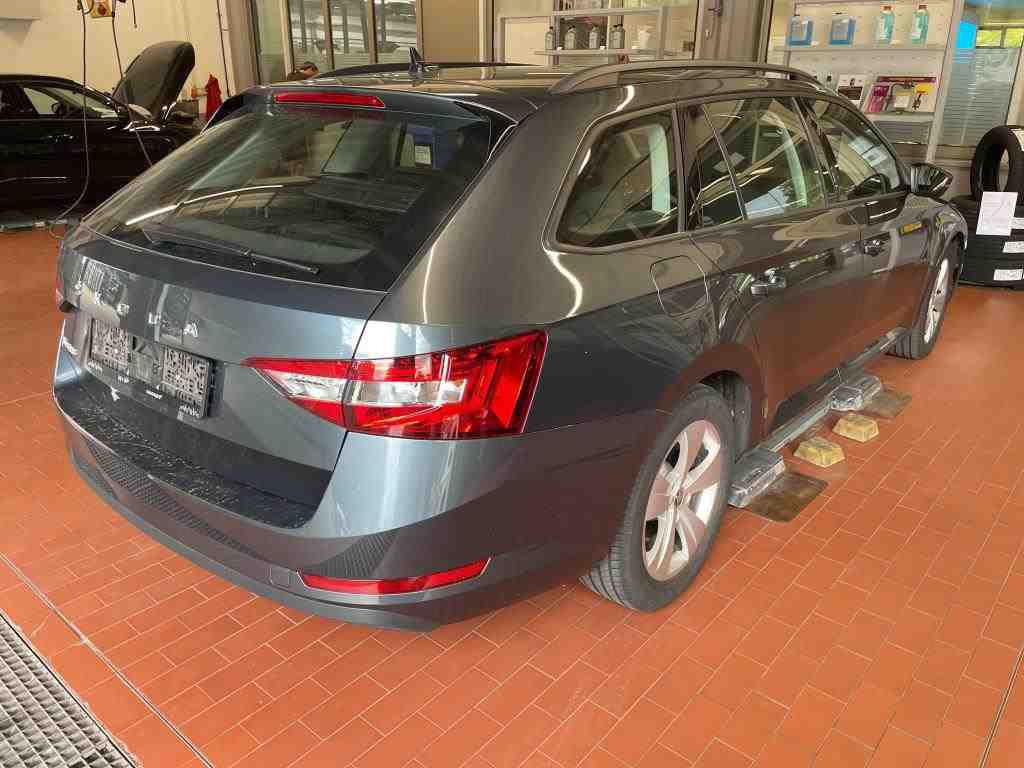 Skoda - Superb Combi 2.0 TDI DSG Active