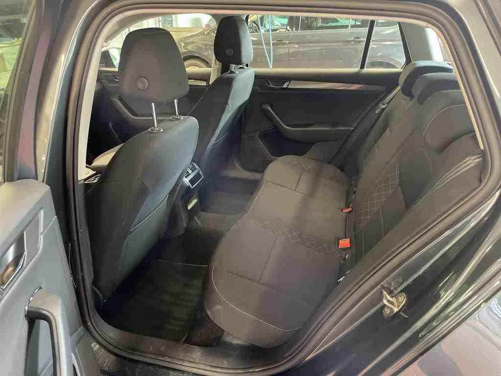 Skoda - Superb Combi 2.0 TDI DSG Active