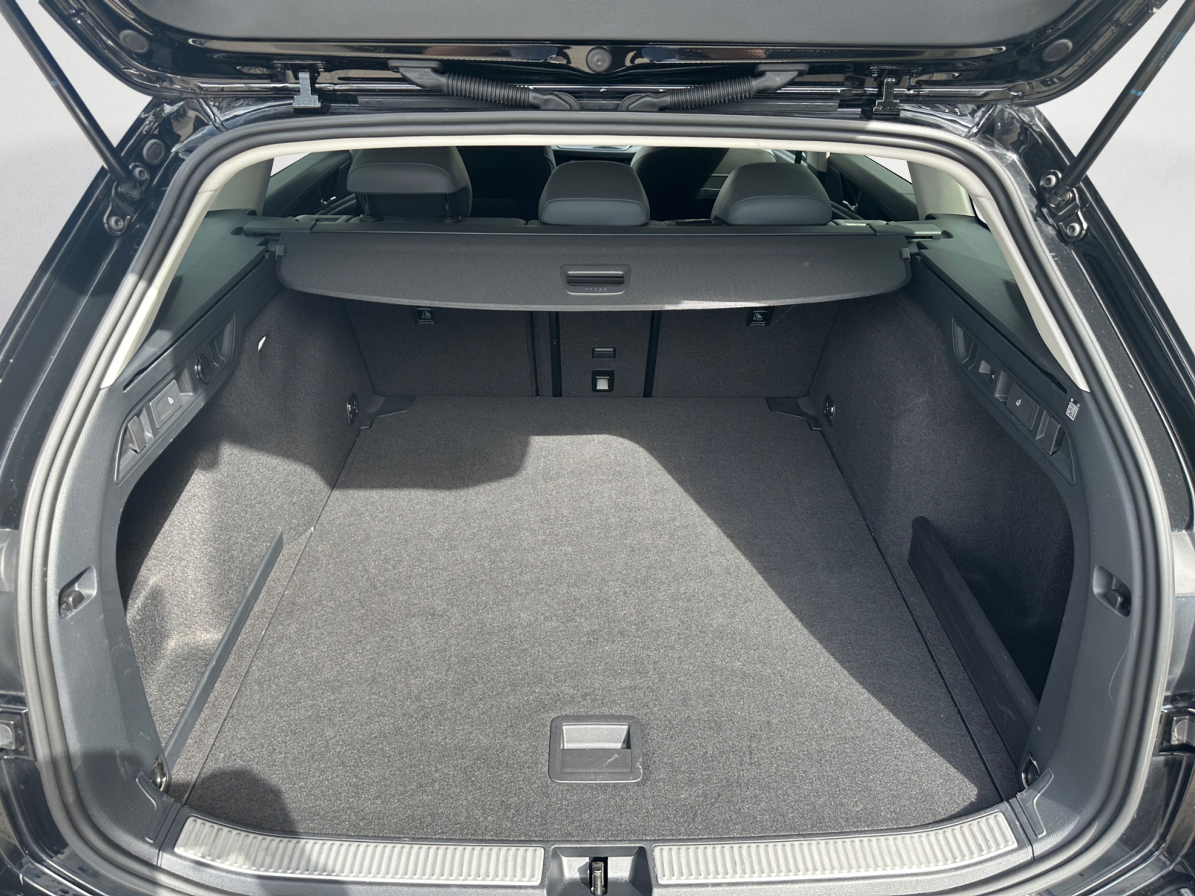 Volkswagen - Passat Variant 1.5 e-TSI OPF DSG Business
