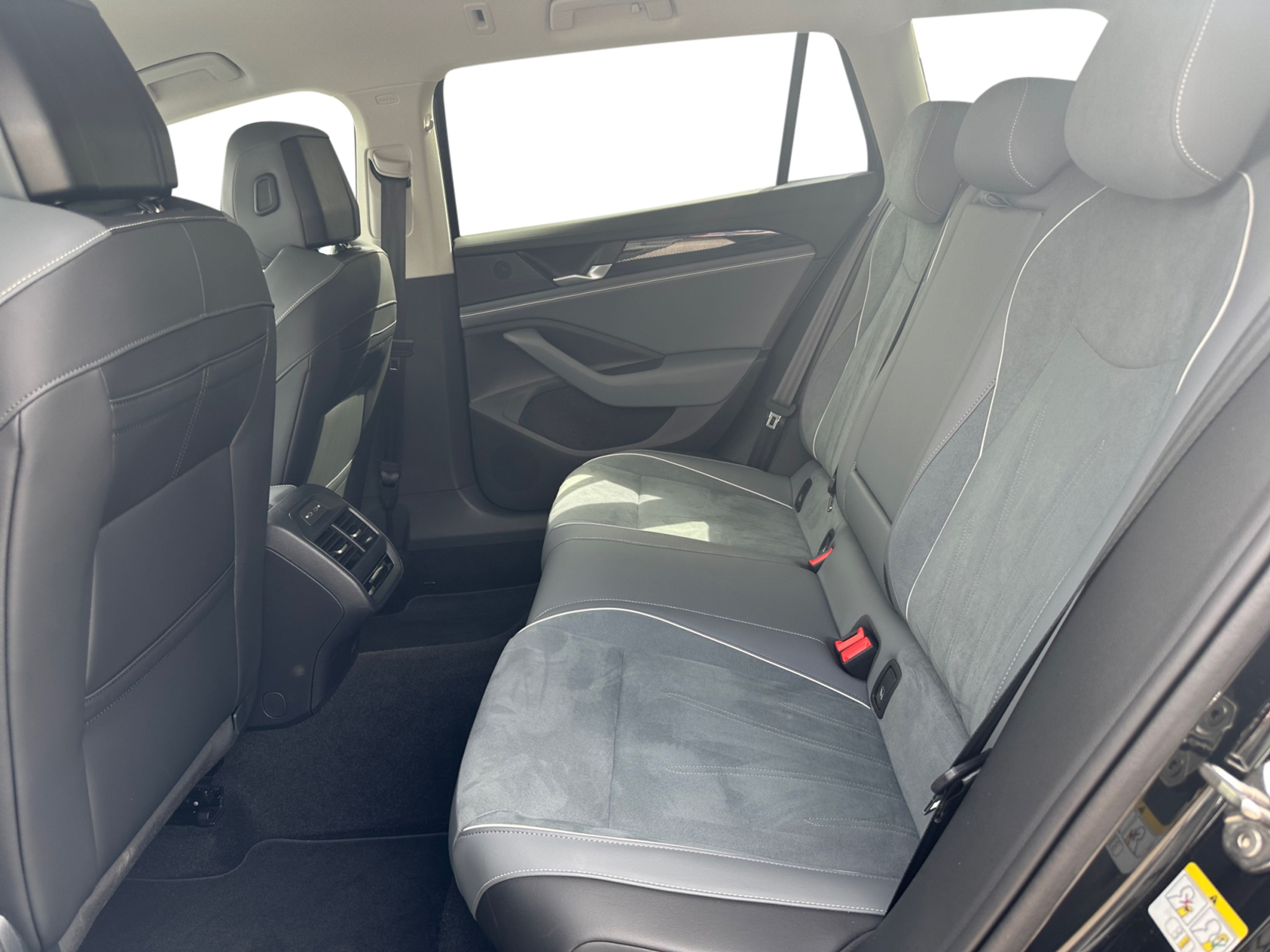 Volkswagen - Passat Variant 1.5 e-TSI OPF DSG Business