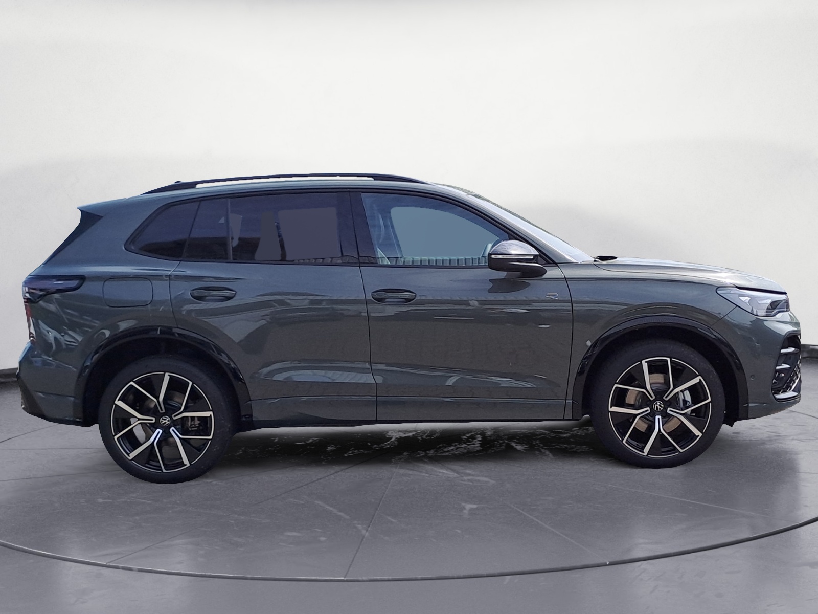Volkswagen - Tiguan R-Line 2,0 l TSI OPF 4MOTION   7-Gang-Doppelkupplungsgetrie be DSG