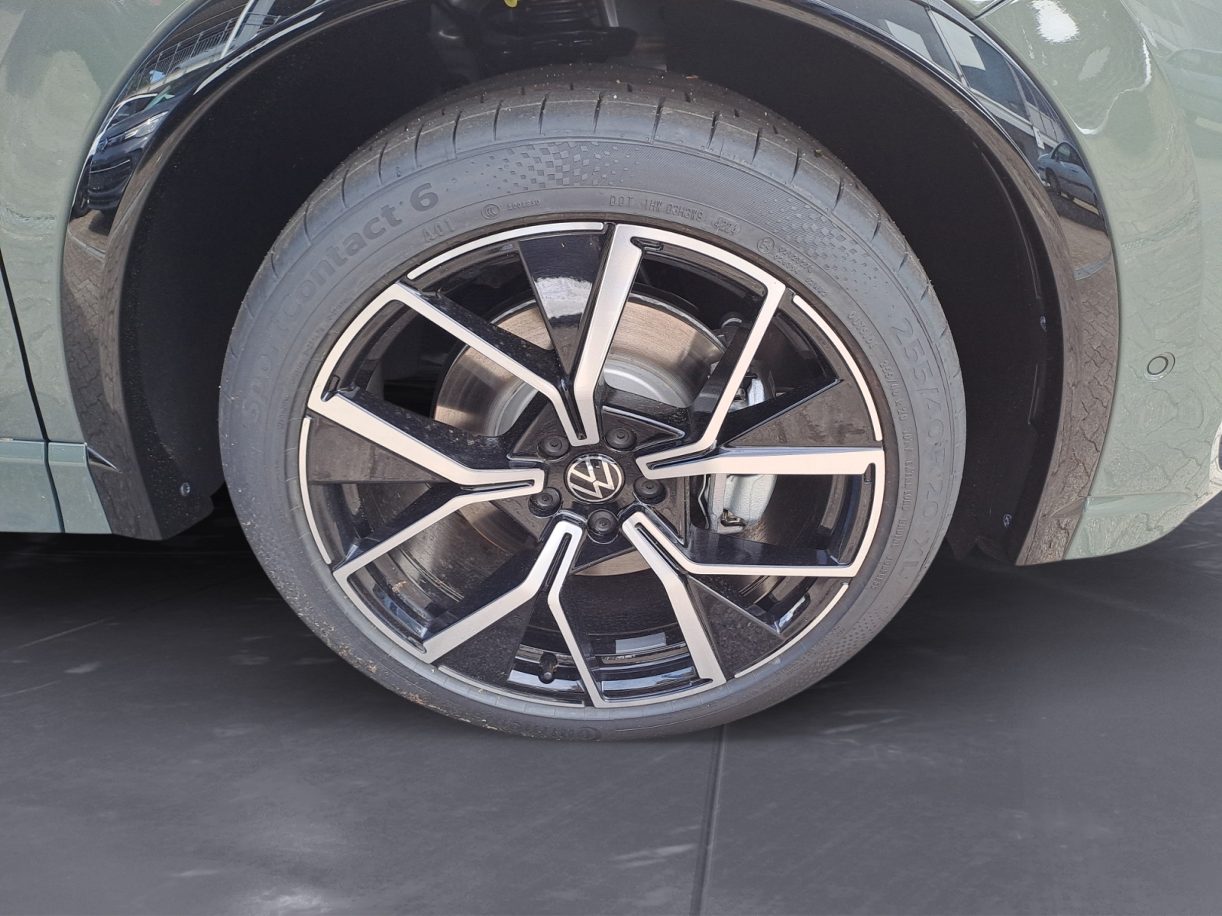 Volkswagen - Tiguan R-Line 2,0 l TSI OPF 4MOTION   7-Gang-Doppelkupplungsgetrie be DSG