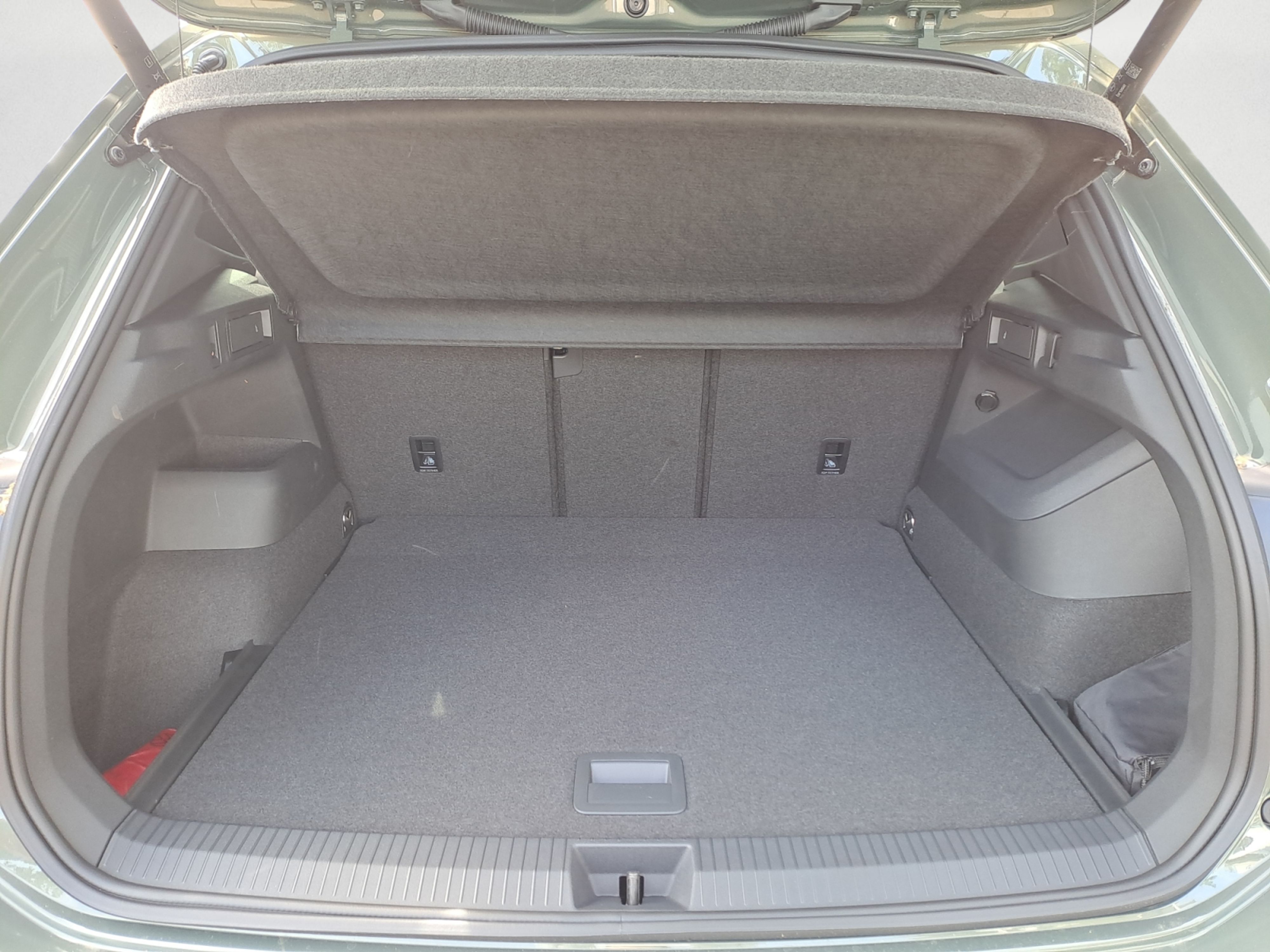 Volkswagen - Tiguan R-Line 2,0 l TSI OPF 4MOTION   7-Gang-Doppelkupplungsgetrie be DSG