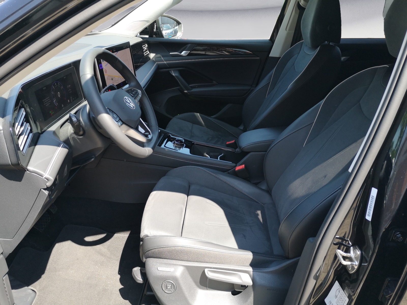 Volkswagen - Tiguan 1.5 eTSI Elegance DSG