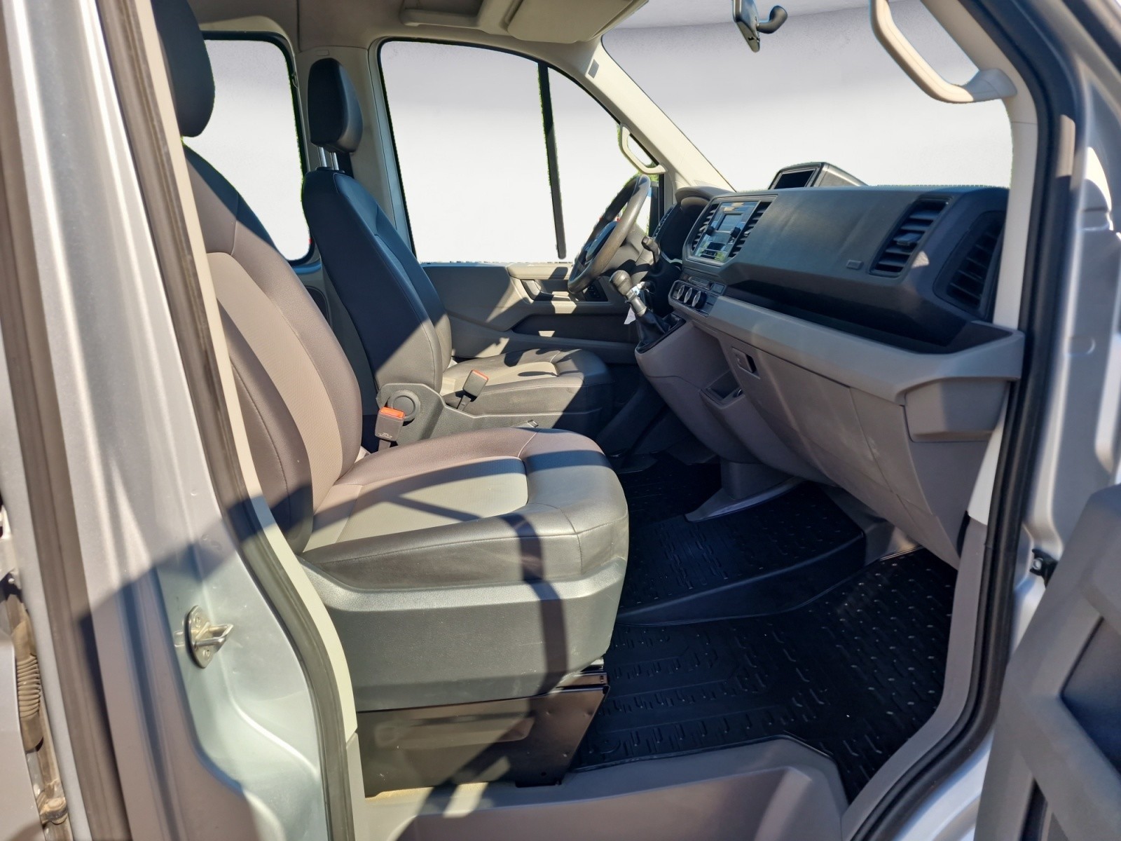 Volkswagen - Crafter 35 DoKa MR 2,0 TDI