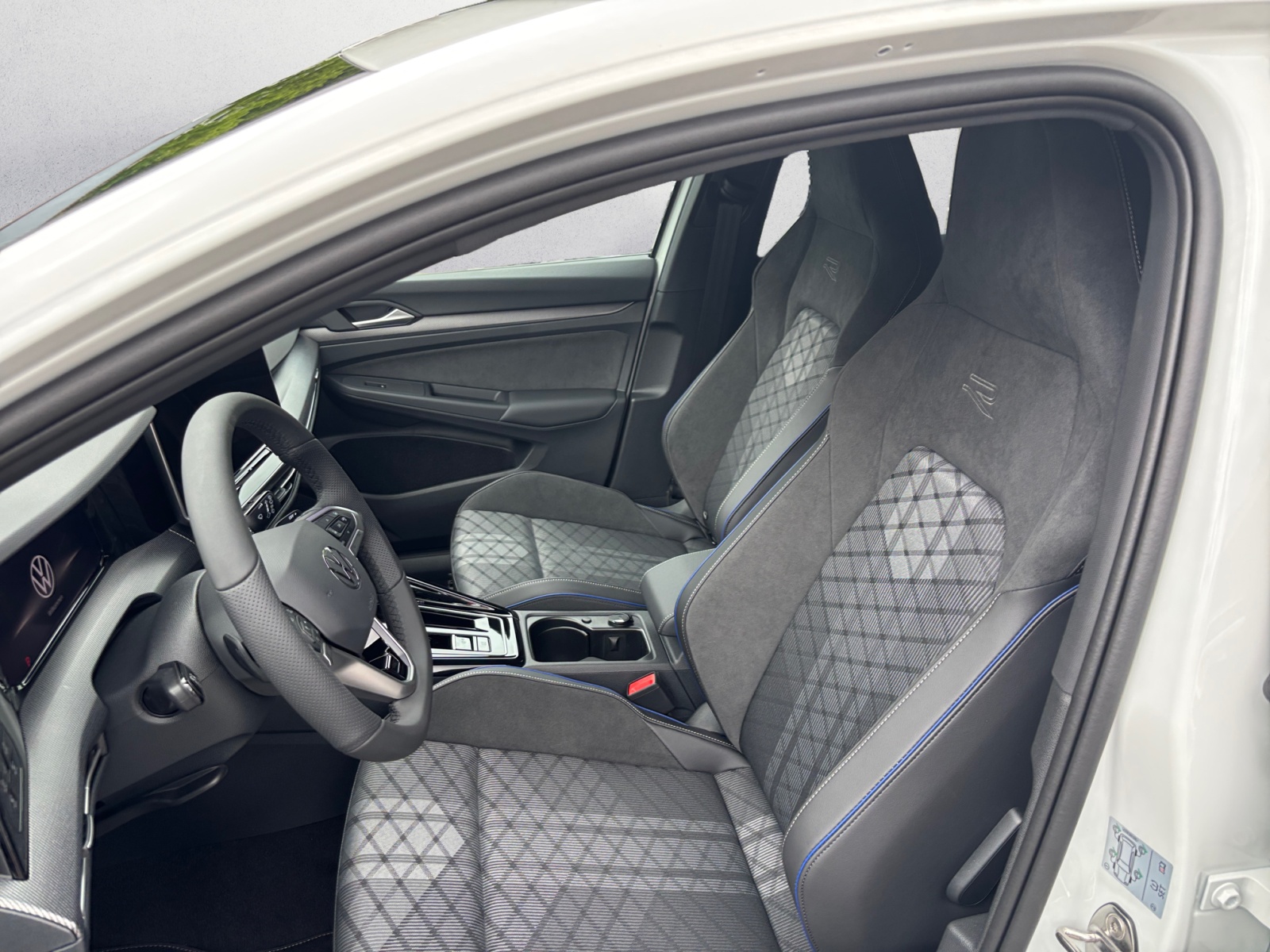 Volkswagen - Golf R-Line 1,5 l eTSI OPF (150 P S) 7-Gang-Doppelkupplungsgetriebe DSG