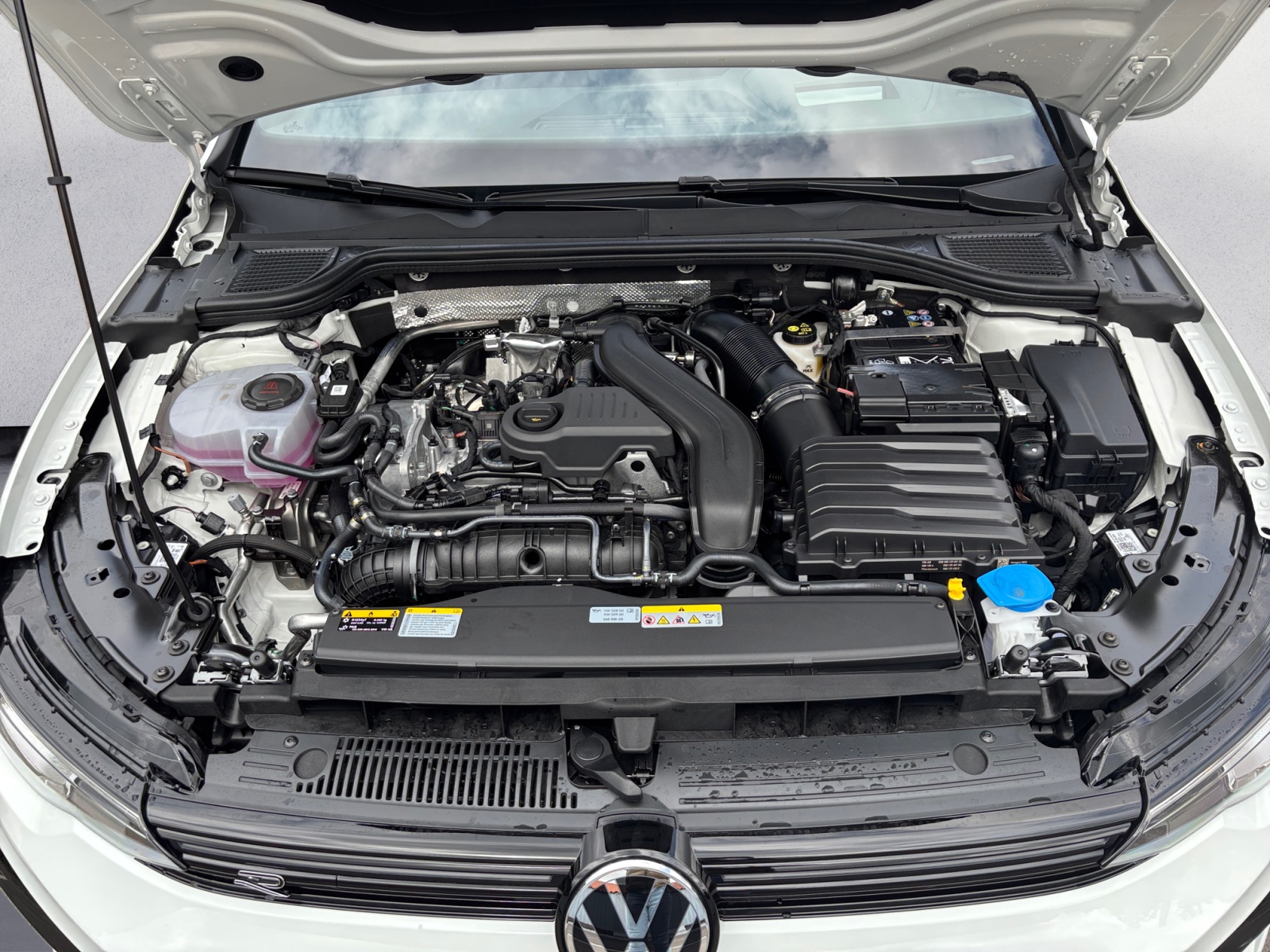 Volkswagen - Golf R-Line 1,5 l eTSI OPF (150 P S) 7-Gang-Doppelkupplungsgetriebe DSG