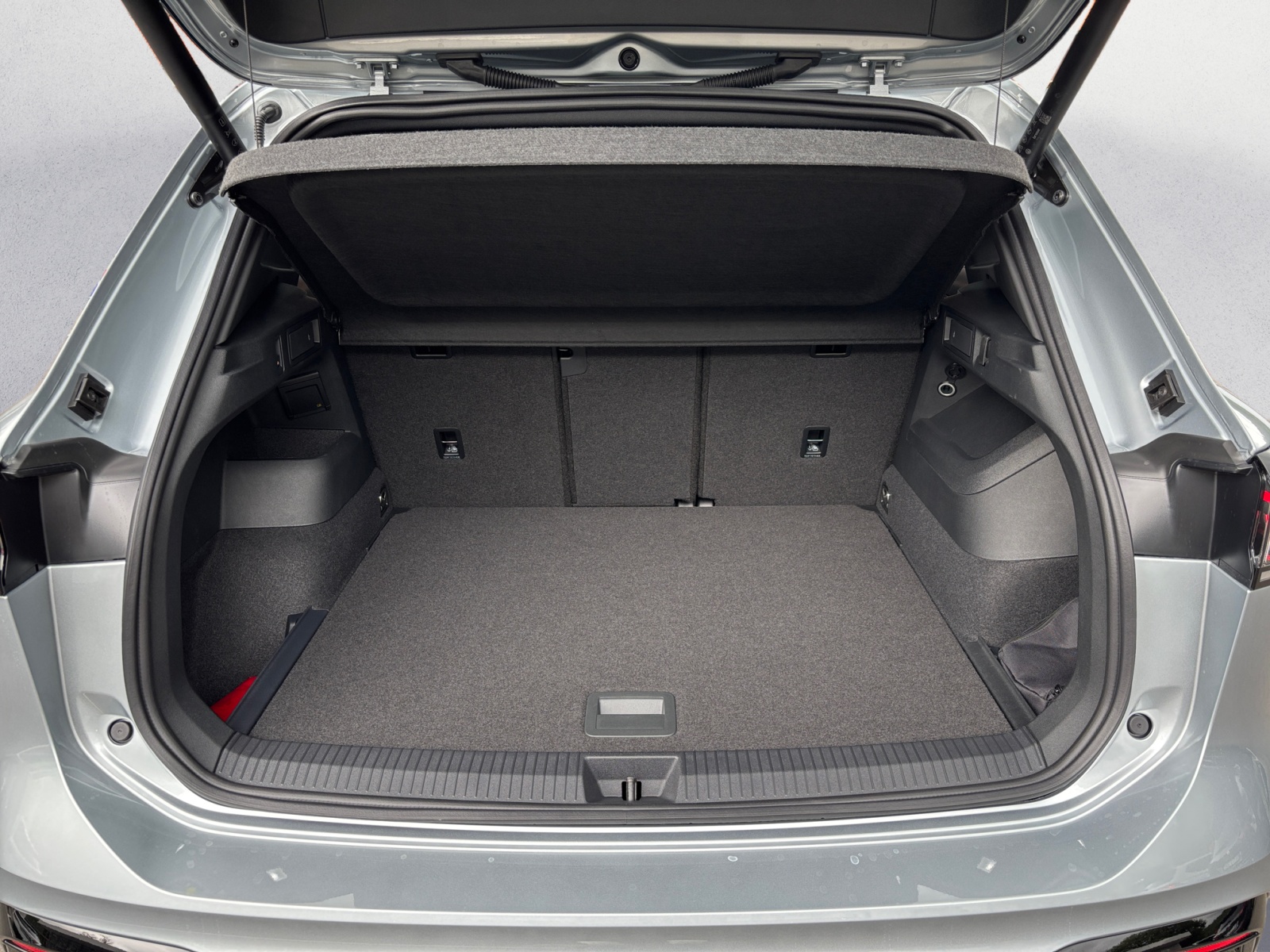 Volkswagen - Tiguan R-Line 2,0 l TDI SCR 4MOTION  7-Gang-Doppelkupplungsgetrie be DSG