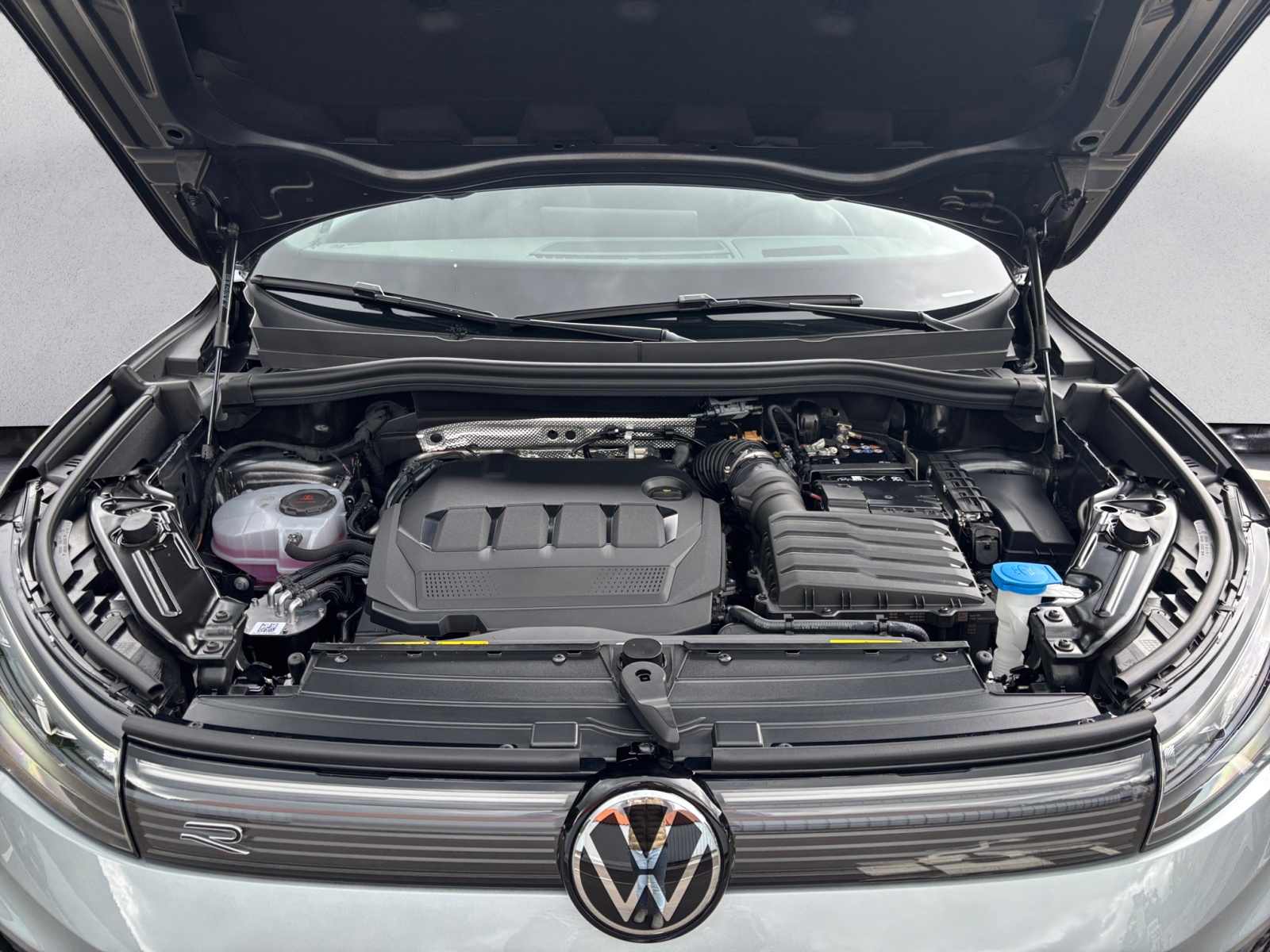Volkswagen - Tiguan R-Line 2,0 l TDI SCR 4MOTION  7-Gang-Doppelkupplungsgetrie be DSG