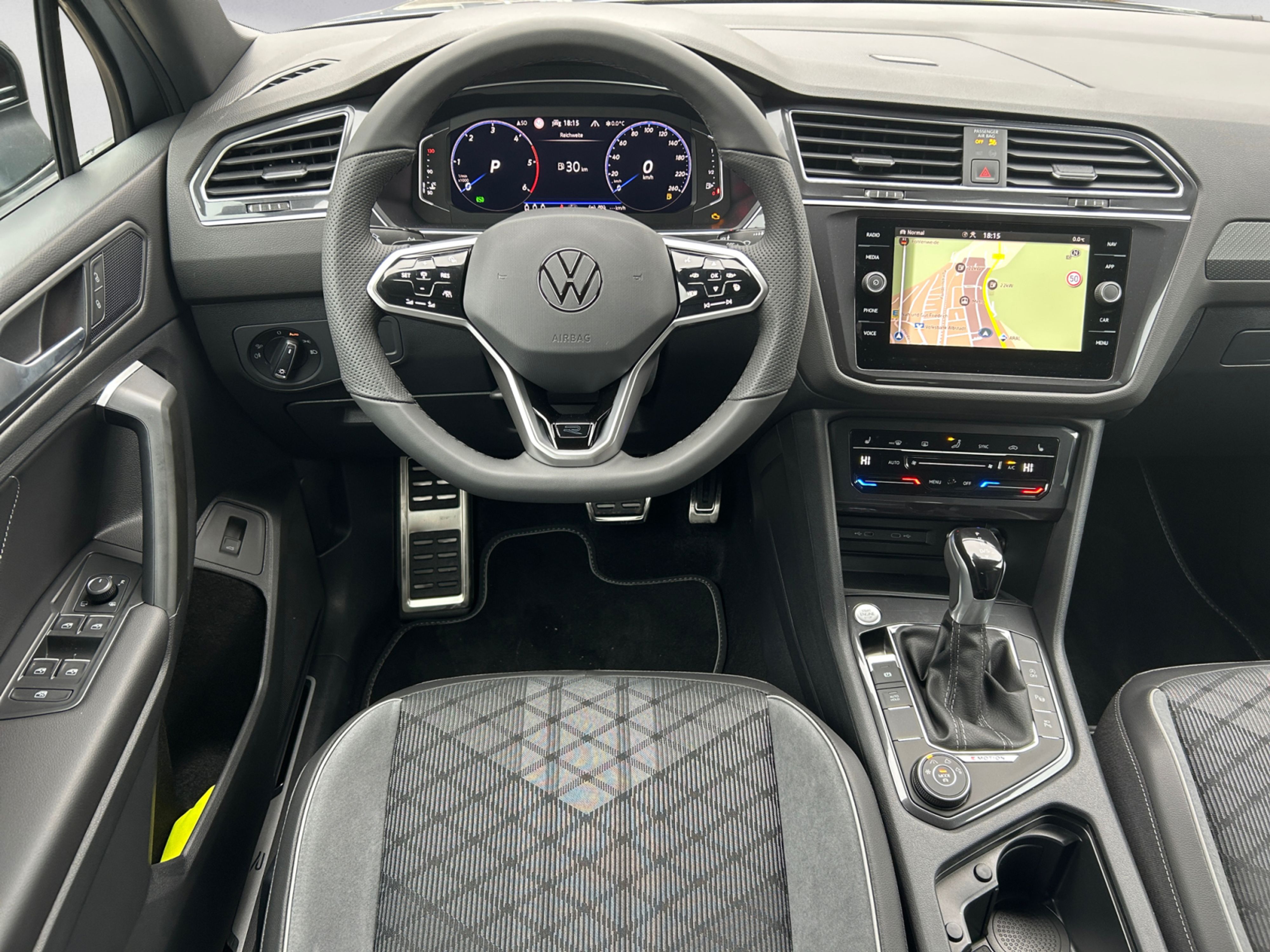 Volkswagen - Tiguan Allspace R-Line 2,0 l TDI SCR 4MO TION  7-Gang-Doppelkupplu ngsgetriebe DSG