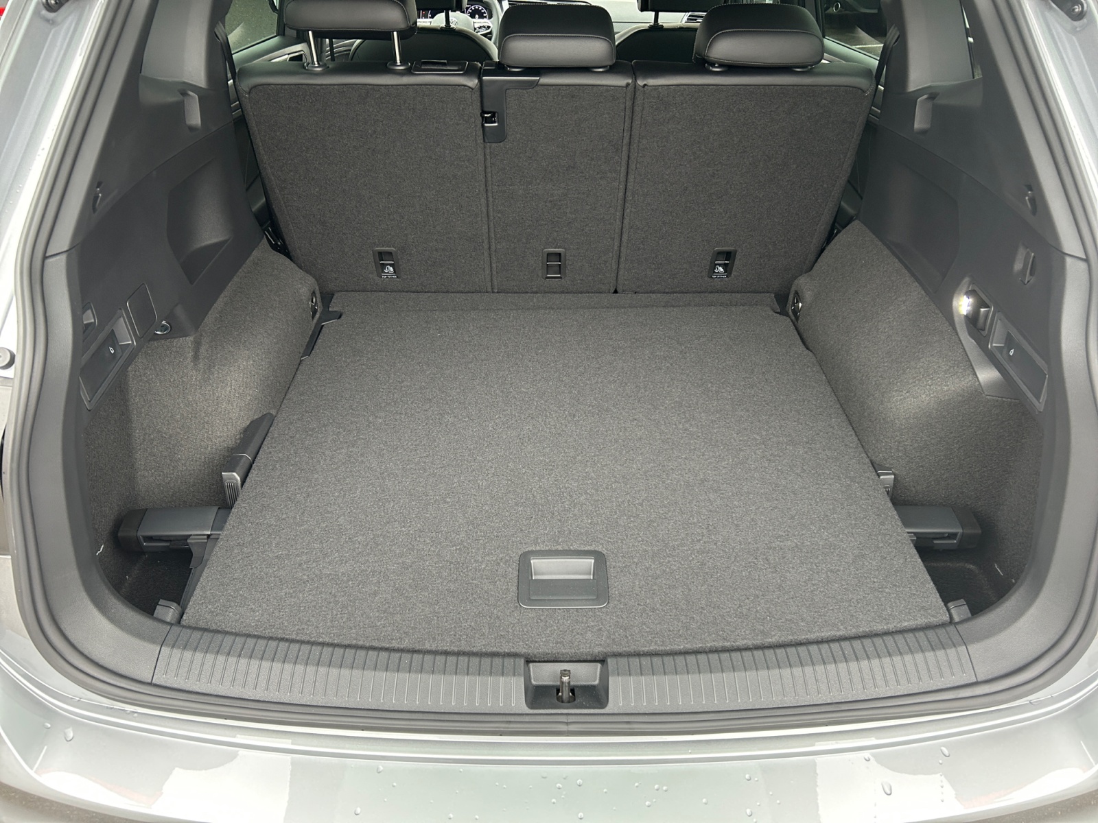 Volkswagen - Tiguan Allspace R-Line 2,0 l TDI SCR 4MO TION  7-Gang-Doppelkupplu ngsgetriebe DSG