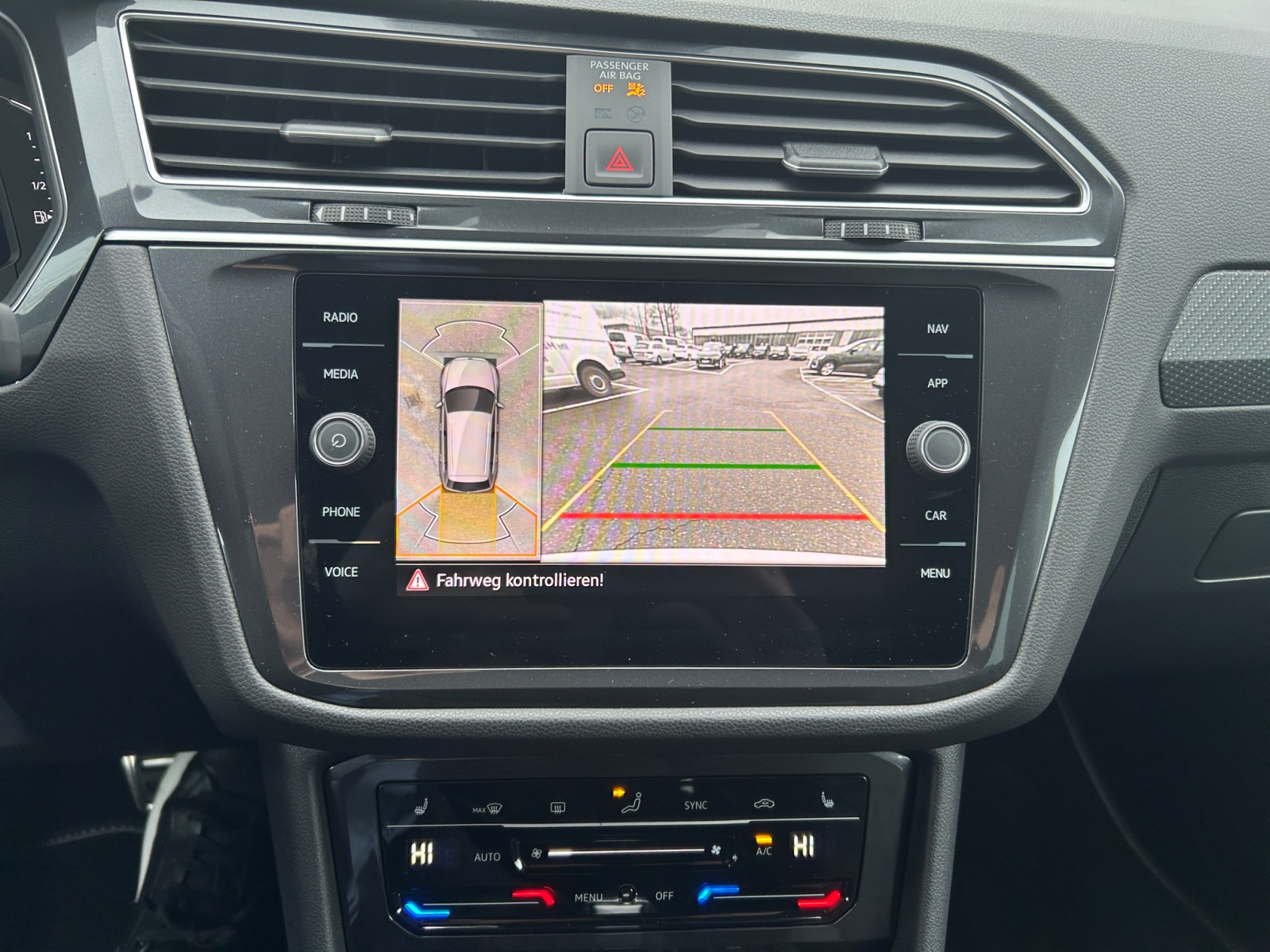 Volkswagen - Tiguan Allspace R-Line 2,0 l TDI SCR 4MO TION  7-Gang-Doppelkupplu ngsgetriebe DSG