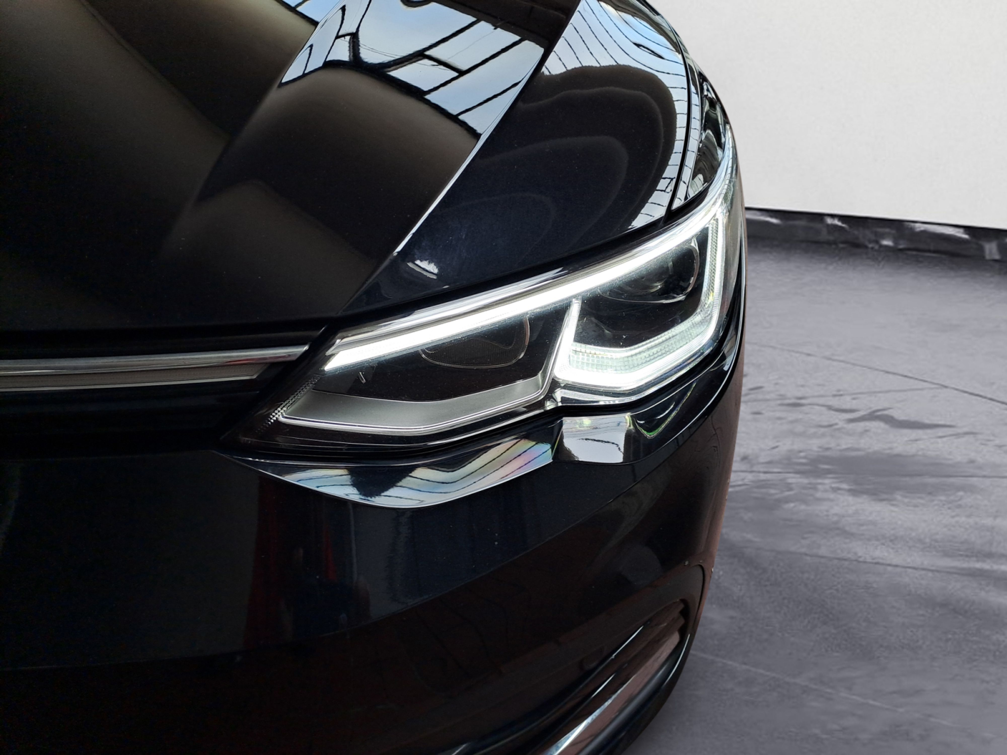 Volkswagen - Golf Style 2.0 TDI DSG