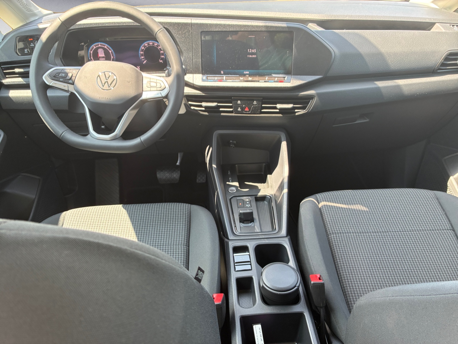 Volkswagen - Caddy 5-Sitzer 1,5 l TSI EU6 Front antrieb 7-Gang-DSG Radst. 2755 mm