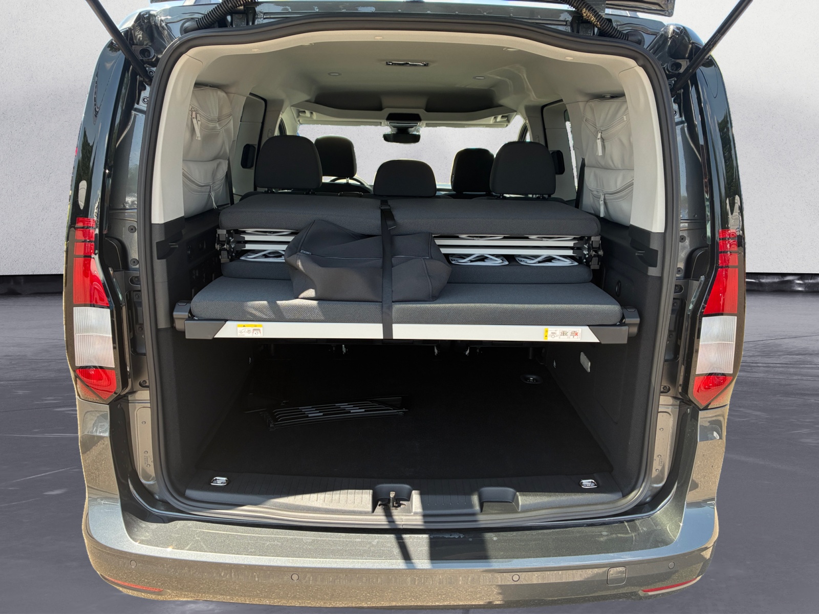 Volkswagen - Caddy 5-Sitzer 1,5 l TSI EU6 Front antrieb 7-Gang-DSG Radst. 2755 mm