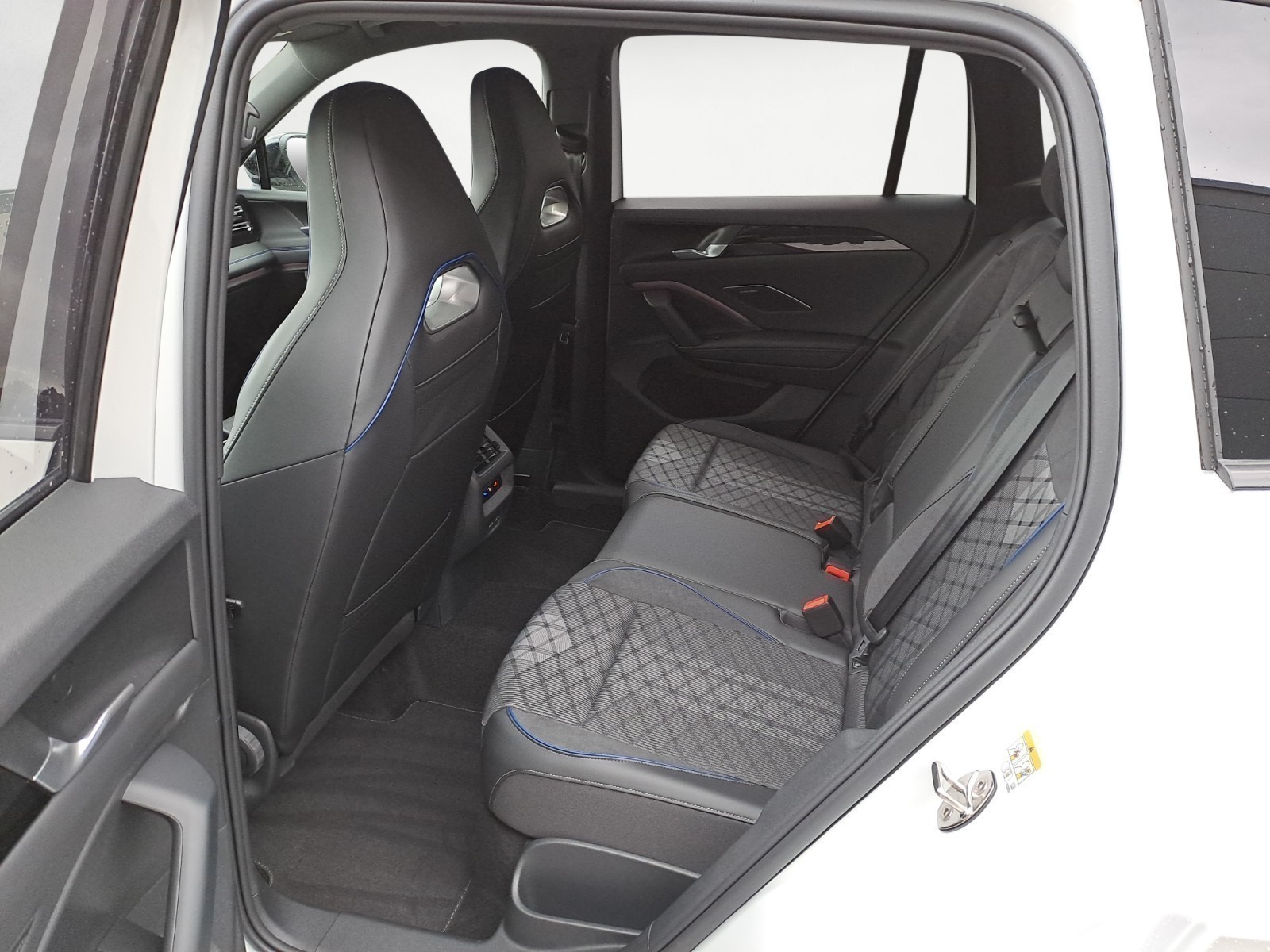 Volkswagen - Tiguan R-Line 1,5 l eTSI OPF   DSG