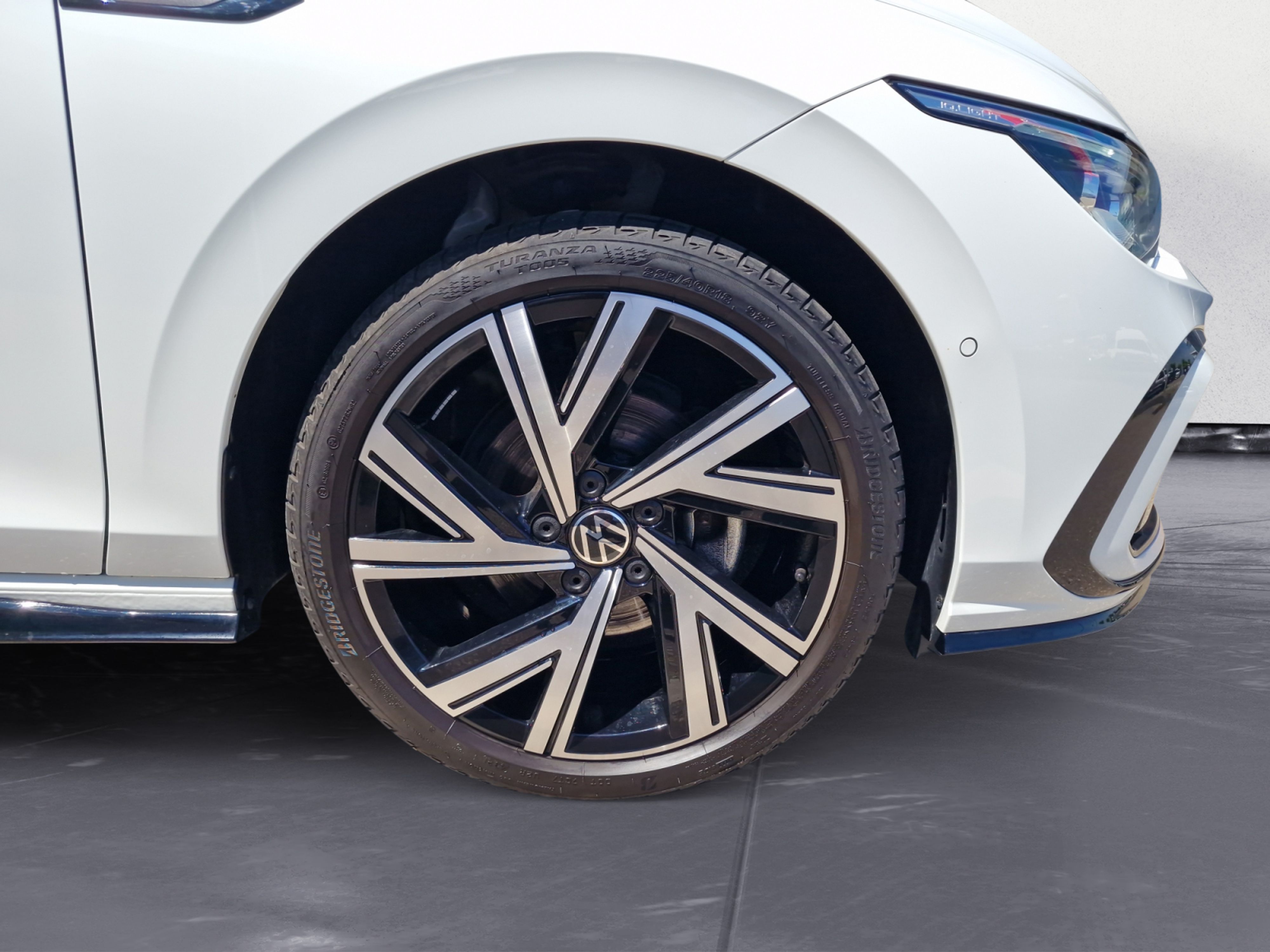 Volkswagen - Golf Variant 1.5 eTSI OPF DSG R-Line