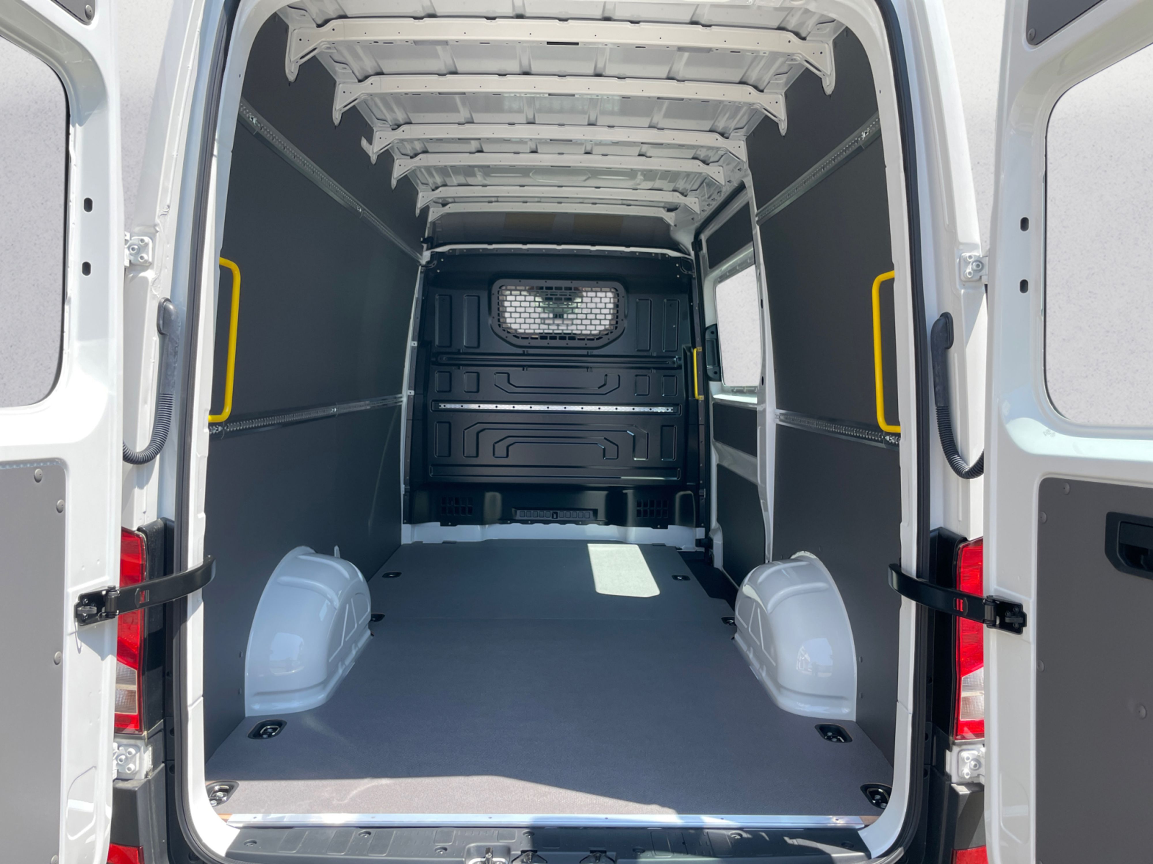 Volkswagen - Crafter 35 Kasten 2,0 l Frontantr ieb 6-Gang Radst. 3640 mm