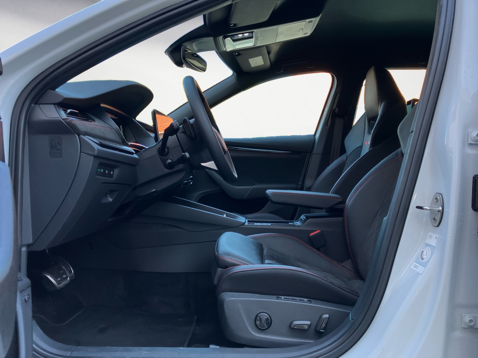 Skoda - Octavia Combi RS 2,0 TSI  7-Gang-DSG