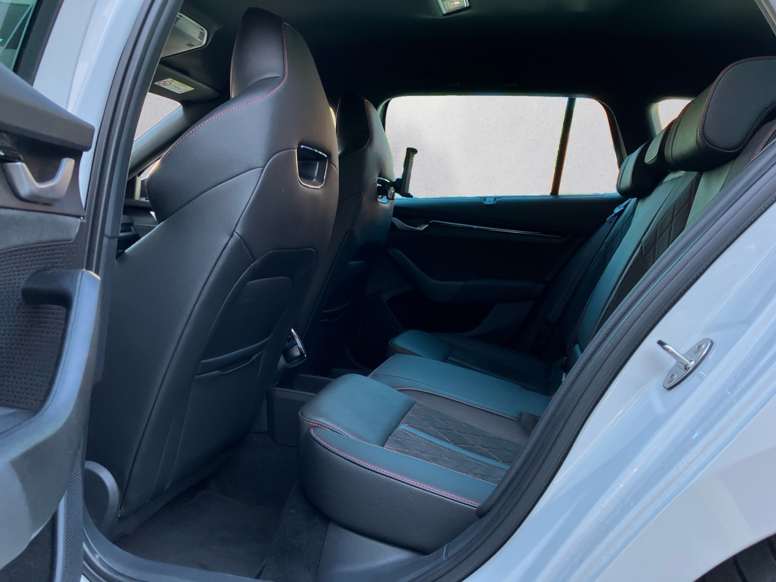 Skoda - Octavia Combi RS 2,0 TSI  7-Gang-DSG