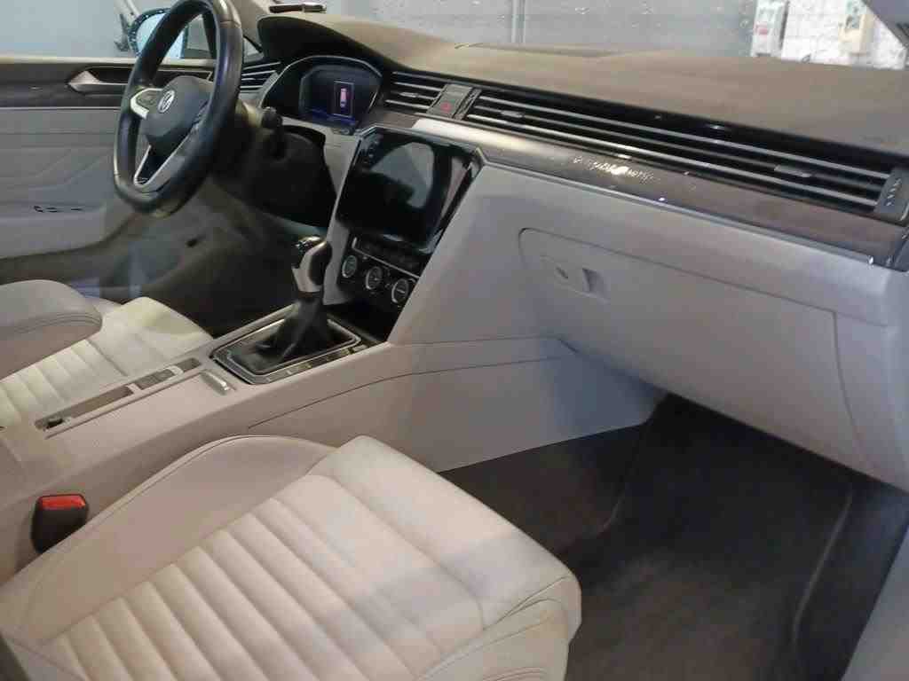 Volkswagen - Passat Variant