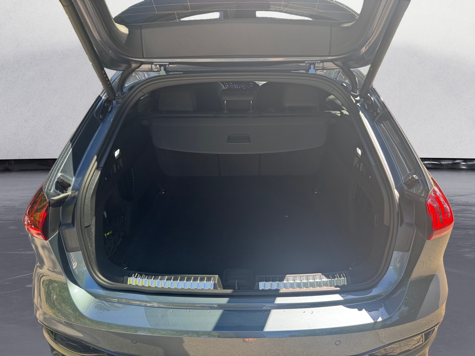 Audi - A5 Avant TFSI quattro S tron ic