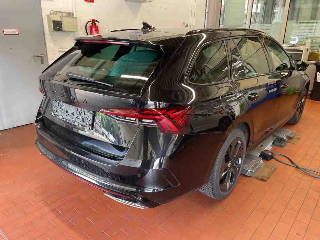 Skoda - Octavia Combi 1.4 TSI iV DSG RS