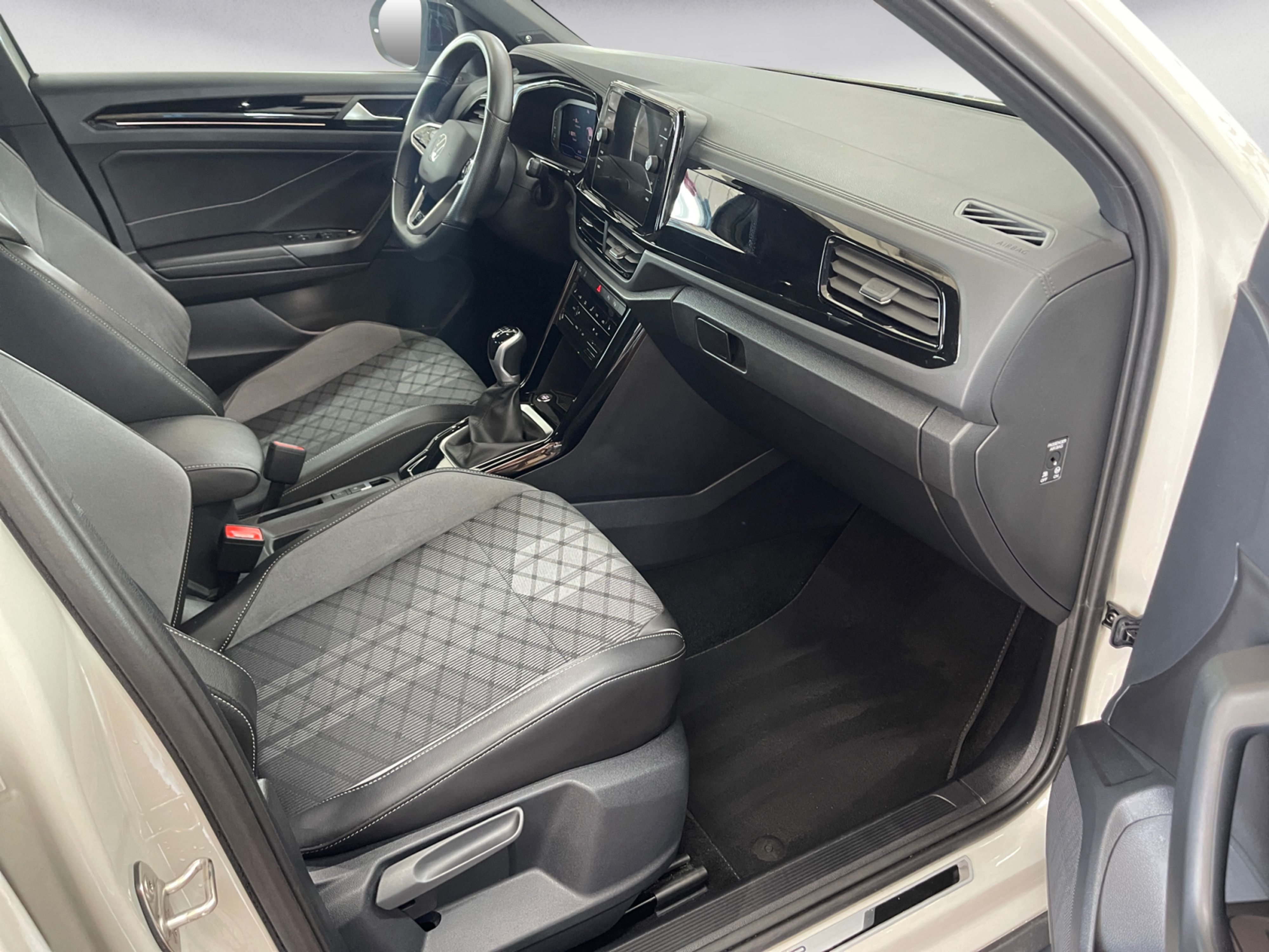 Volkswagen - T-Roc R-Line 1.5 TSI 6-Gang