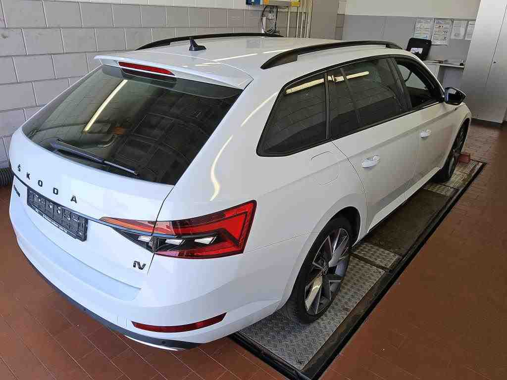 Skoda - Superb Combi 1.4TSI iV DSG Sportline