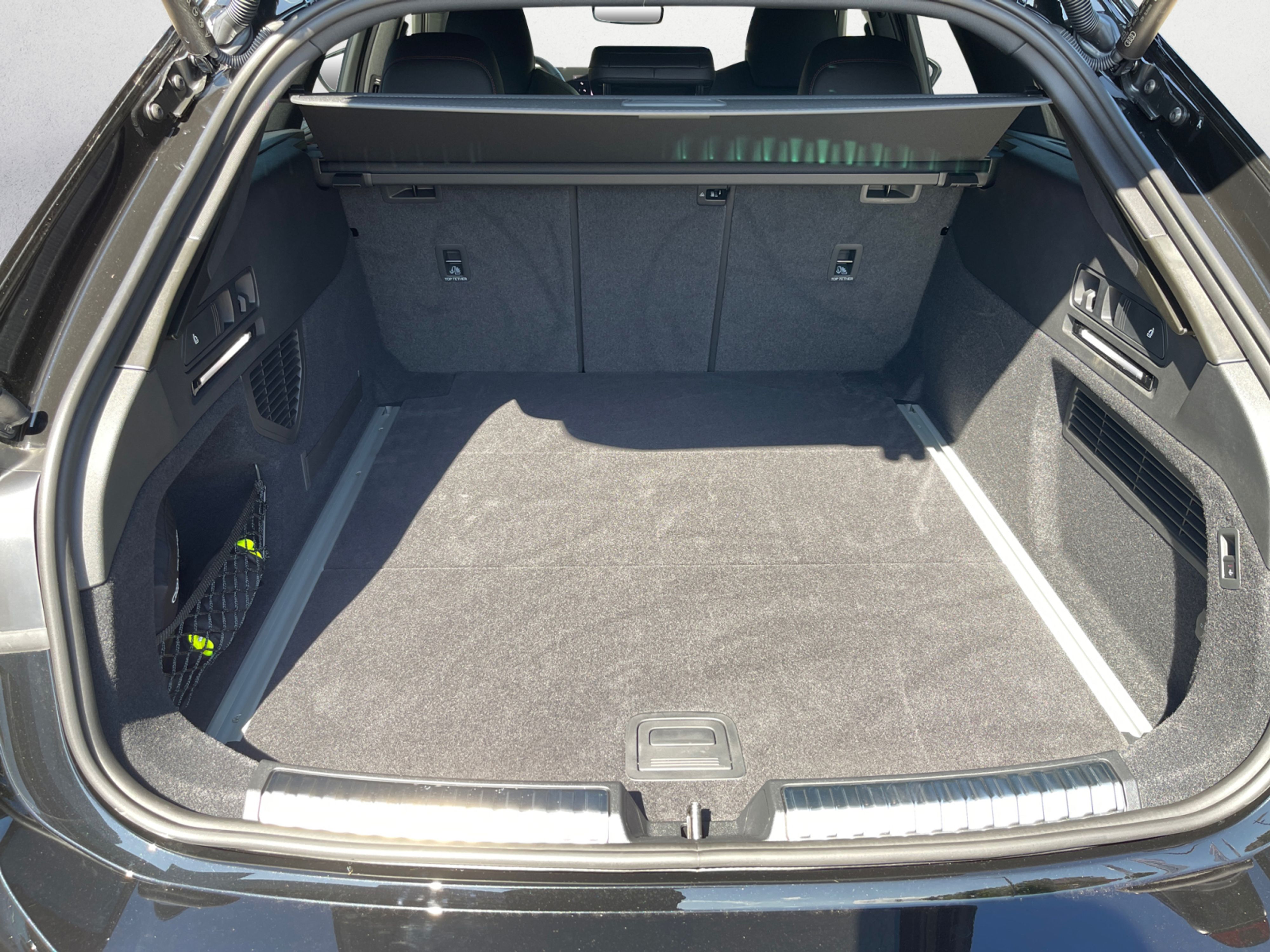 Audi - A6 Avant TDI quattro  S troni c